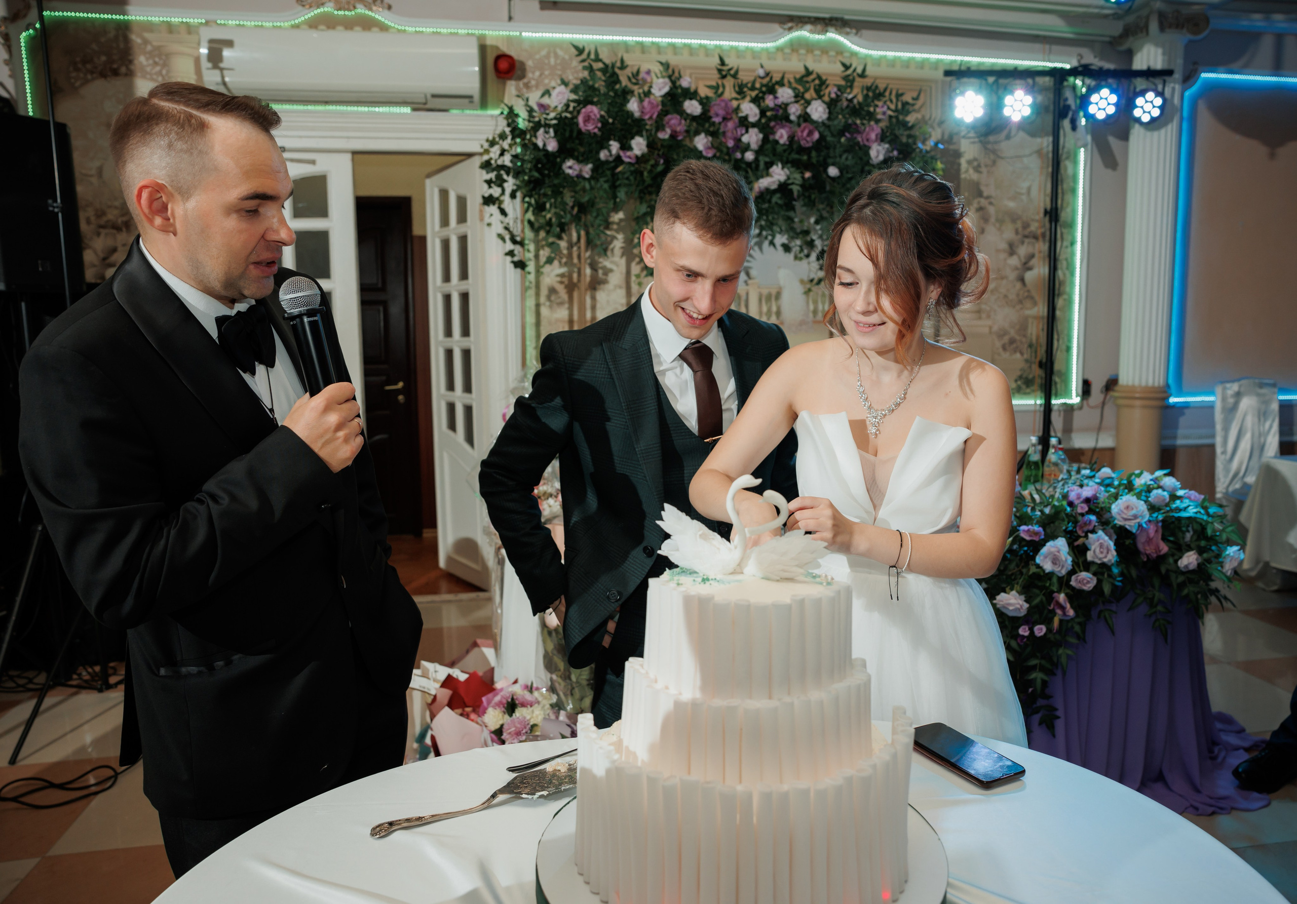 Константин и Дарья, ЗАГС ВДНХ, отель Soluxe, ресторан «Антик». Свадебный и репортажный фотограф (Москва, Королев и другие)