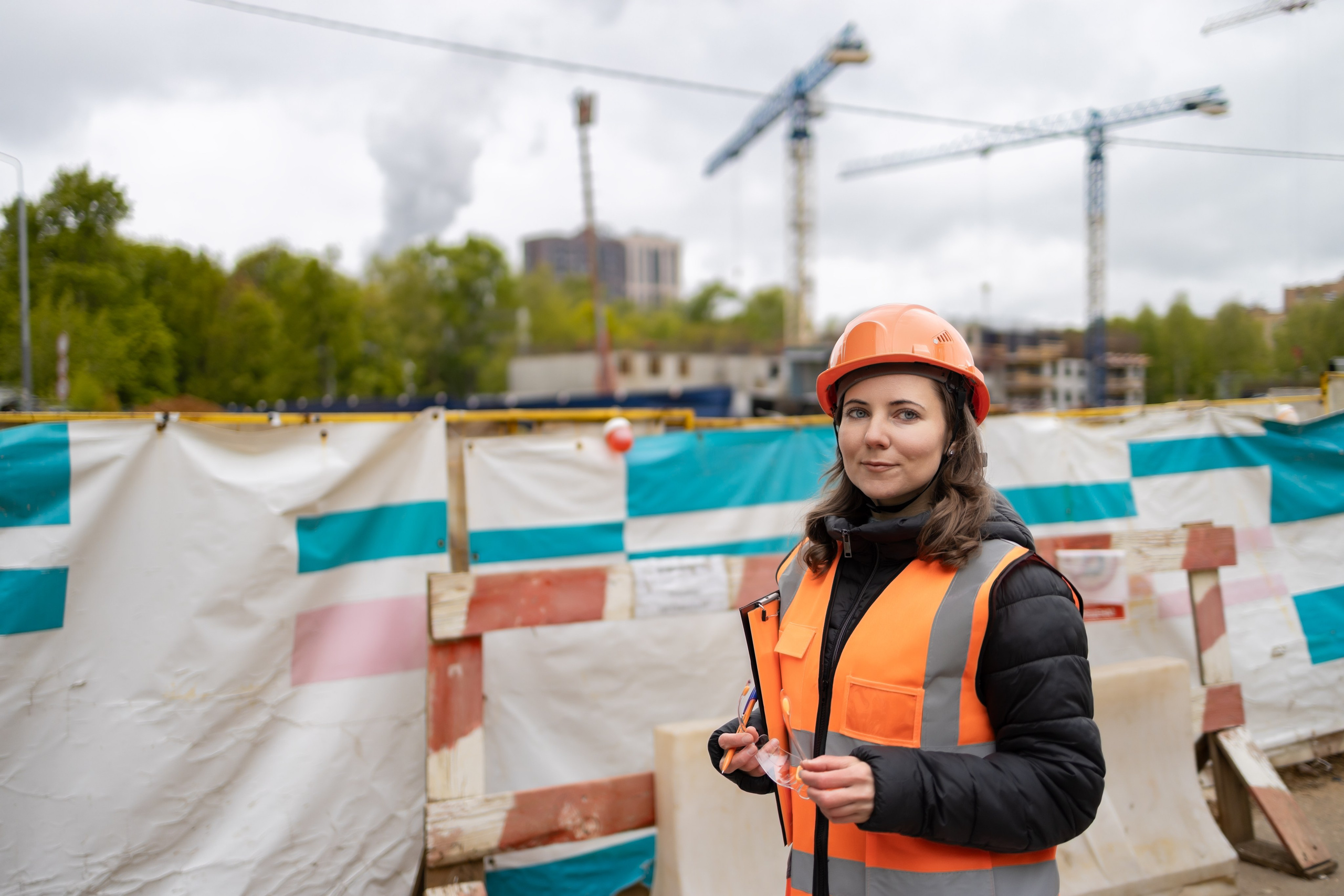 Фотосессия «Стройка» модель Ирина. Репортажный, семейный и студийный фотограф в Москве Демин Алексей