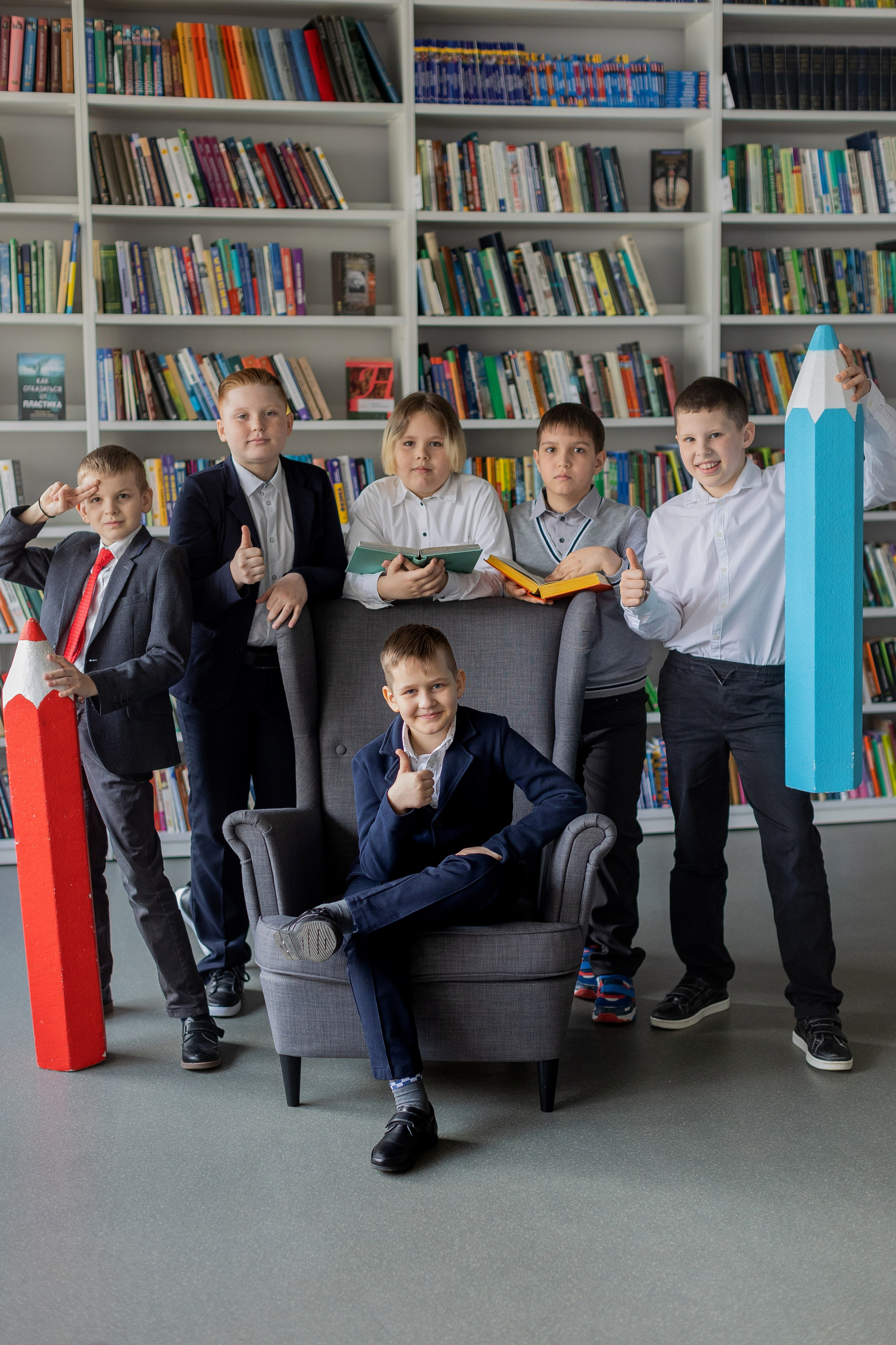 Съемка в библиотеке для выпускного альбома. Выпускные альбомы в Зеленограде и Москве