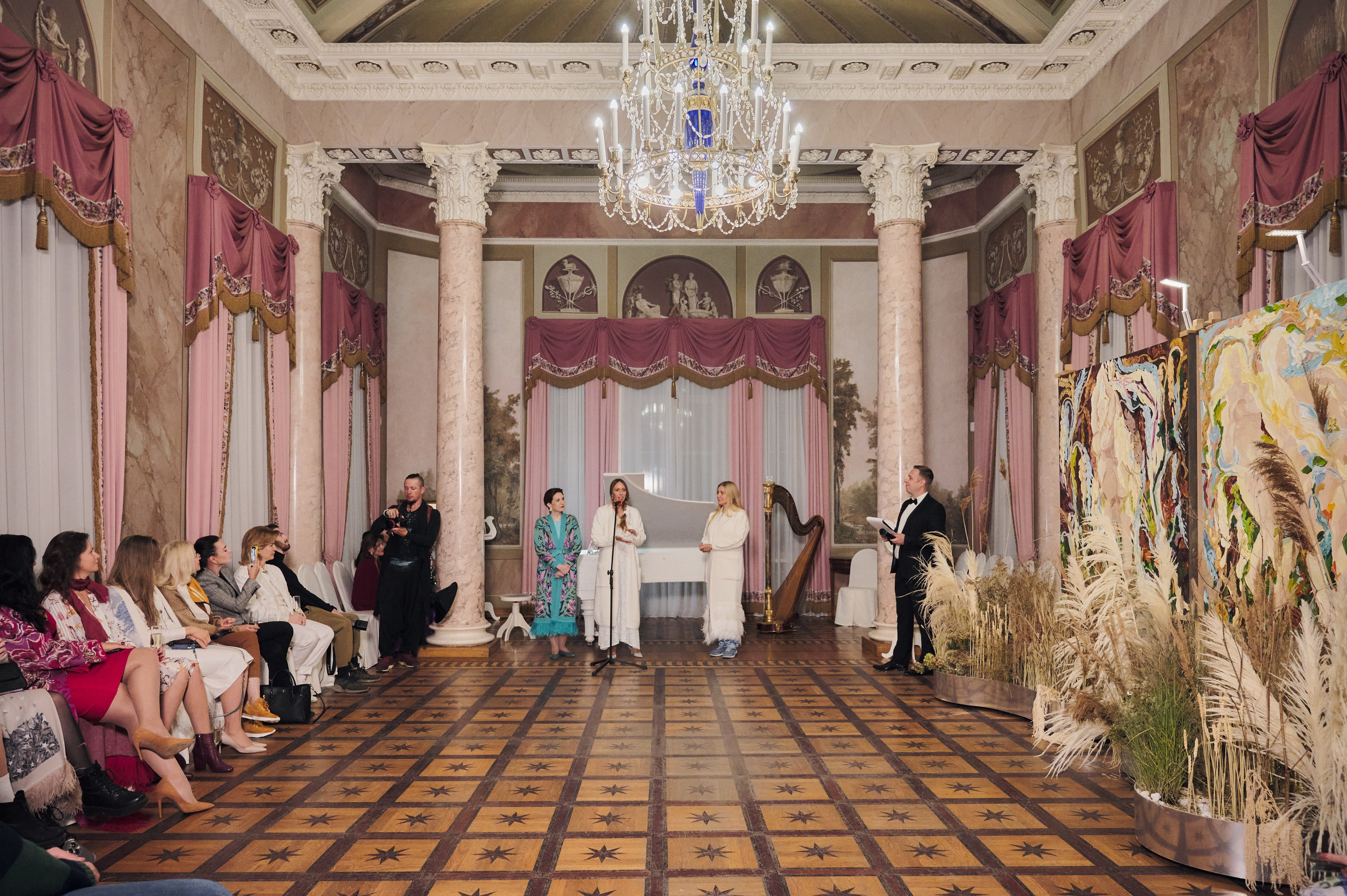 Открытие выставки 13.09.22. Никита Хохловский фото и видео продакшн