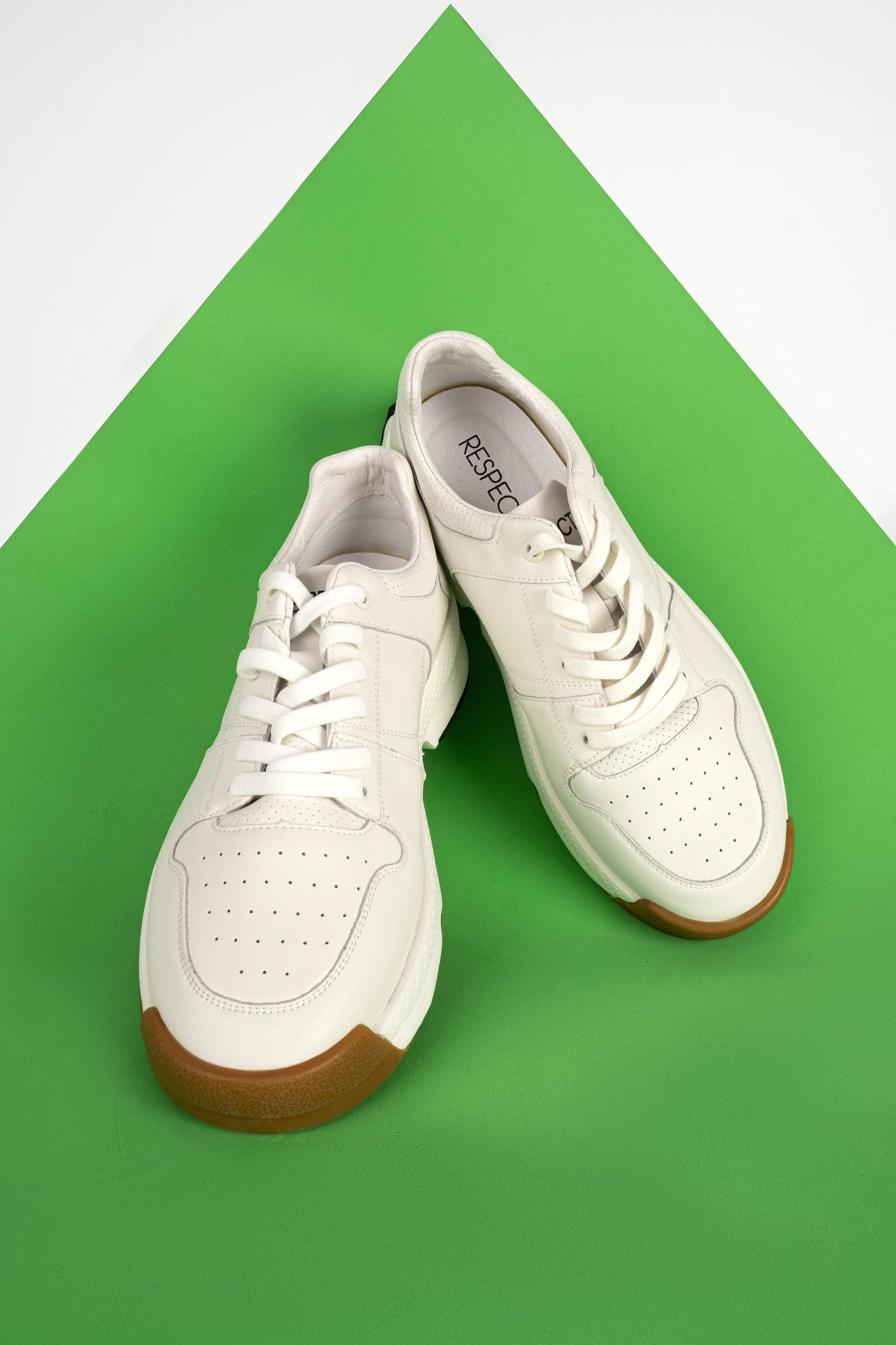 Предметная съёмка для маркетплейсов обуви. Предметный фотограф в Симферополе Антон Катунин