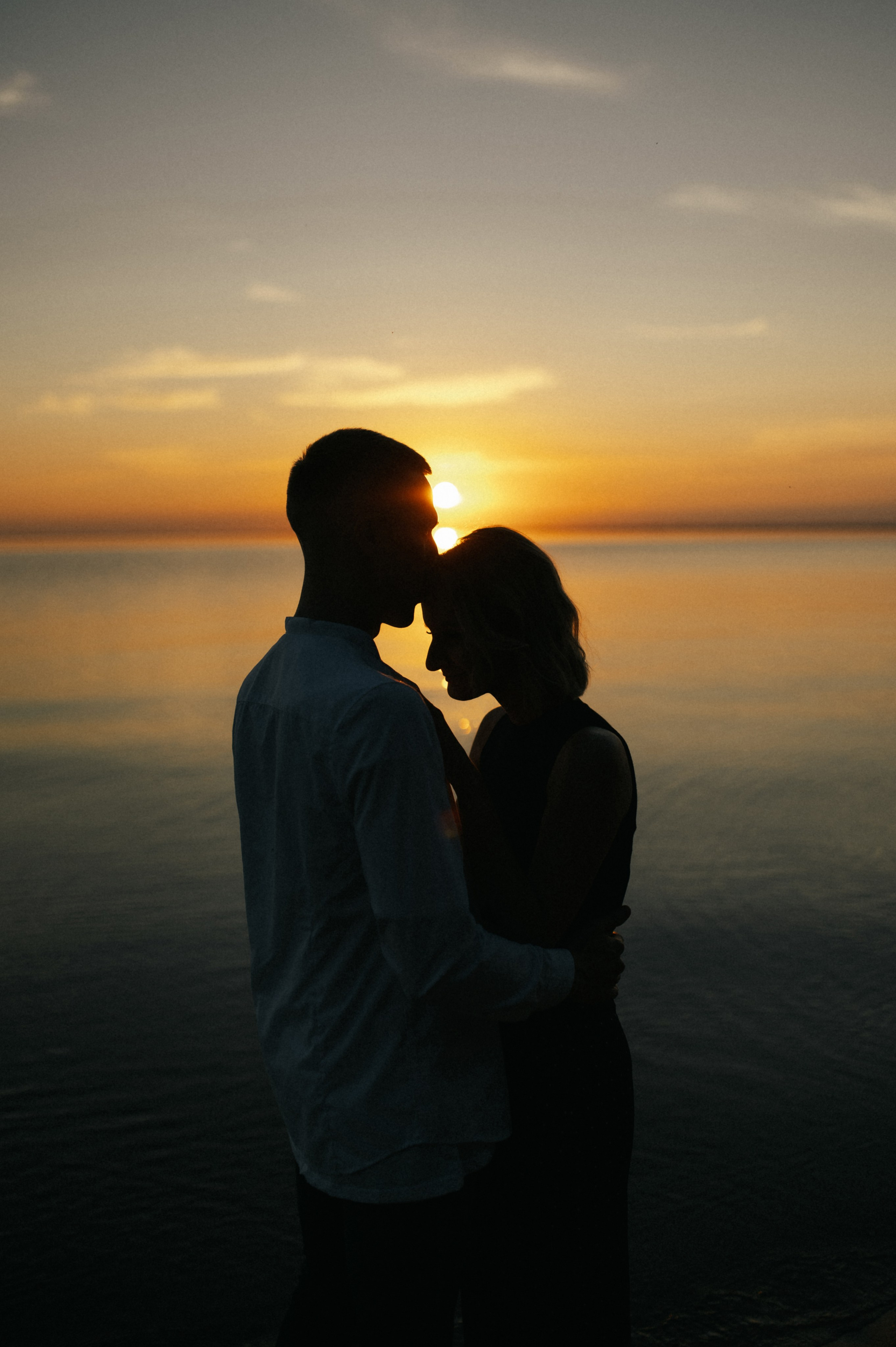 АНДРЕЙ И ЛИЛЯ/ СЪЕМКА НА БЕРЕГУ БЕРДСКОГО ЗАЛИВА. Семейный фотограф в Новосибирске Женя Индрикова