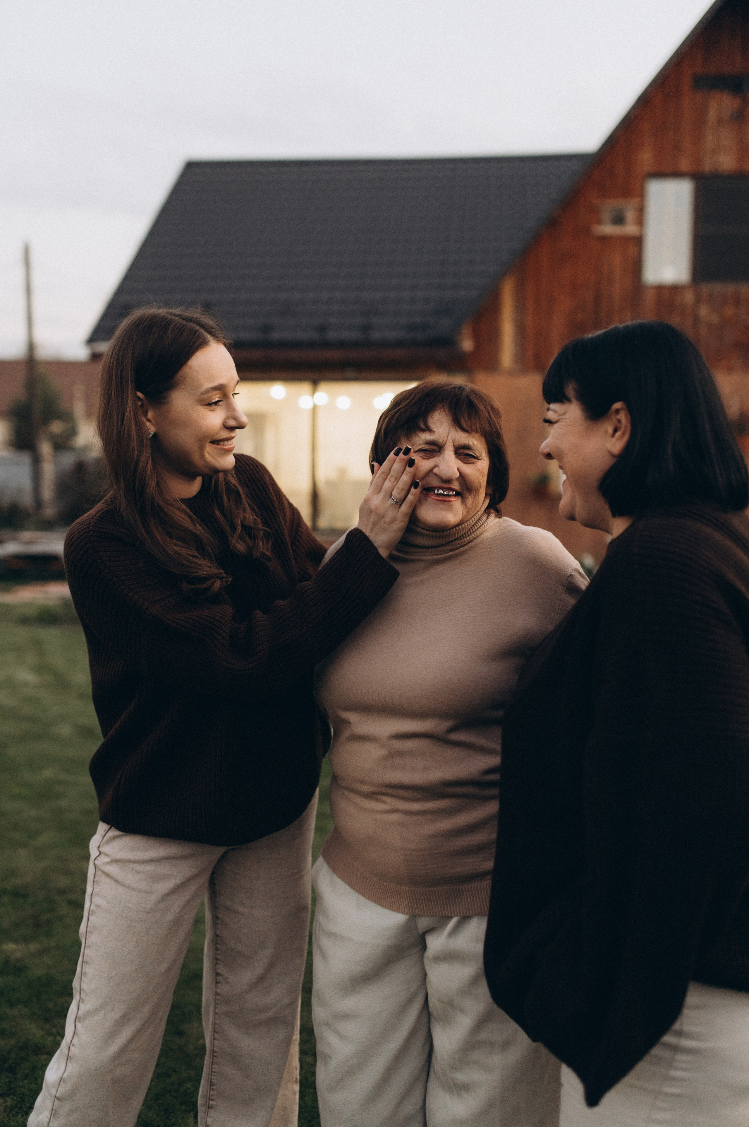 Три поколения женской энергии. Семейный фотограф в Новосибирске Женя Индрикова