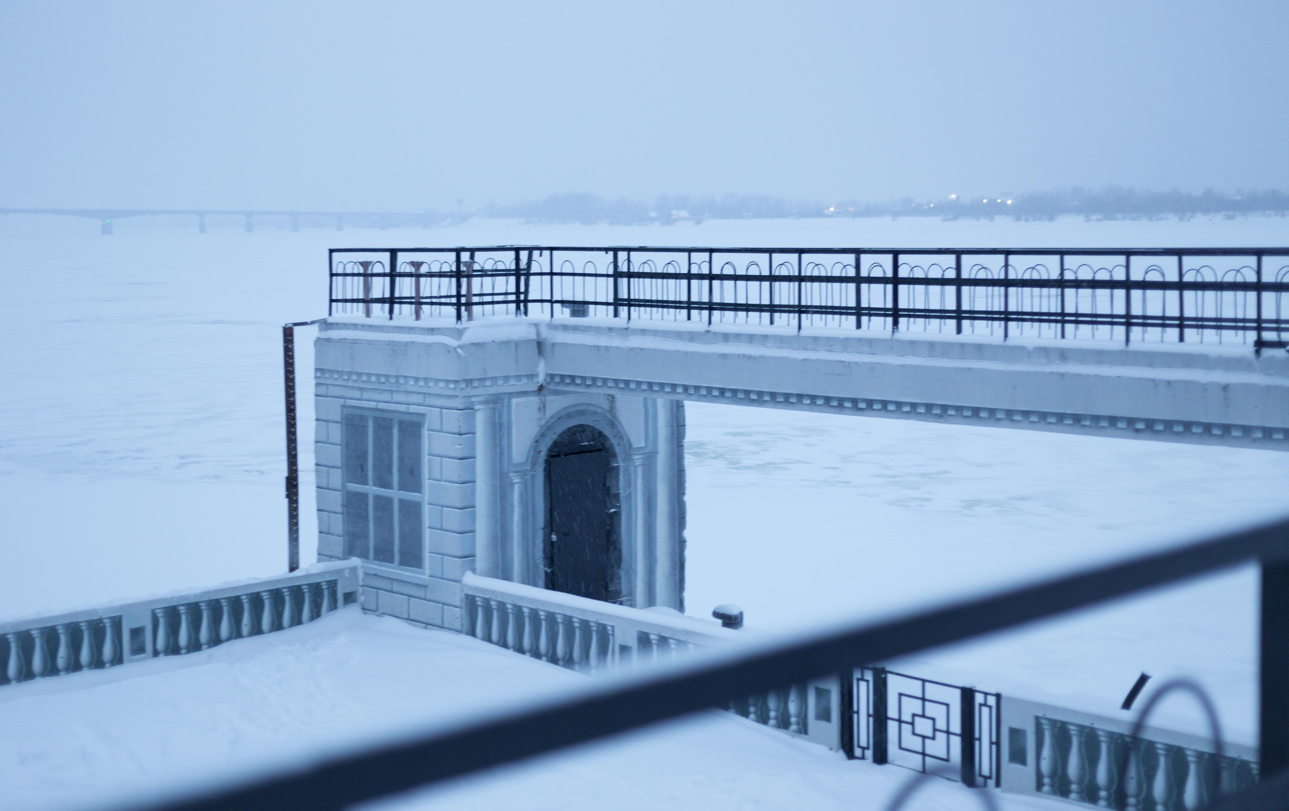 Фотосессия на набережной зимой. Фотограф Пермь. Фотосессия в фотостудии Перми и на свежем воздухе
