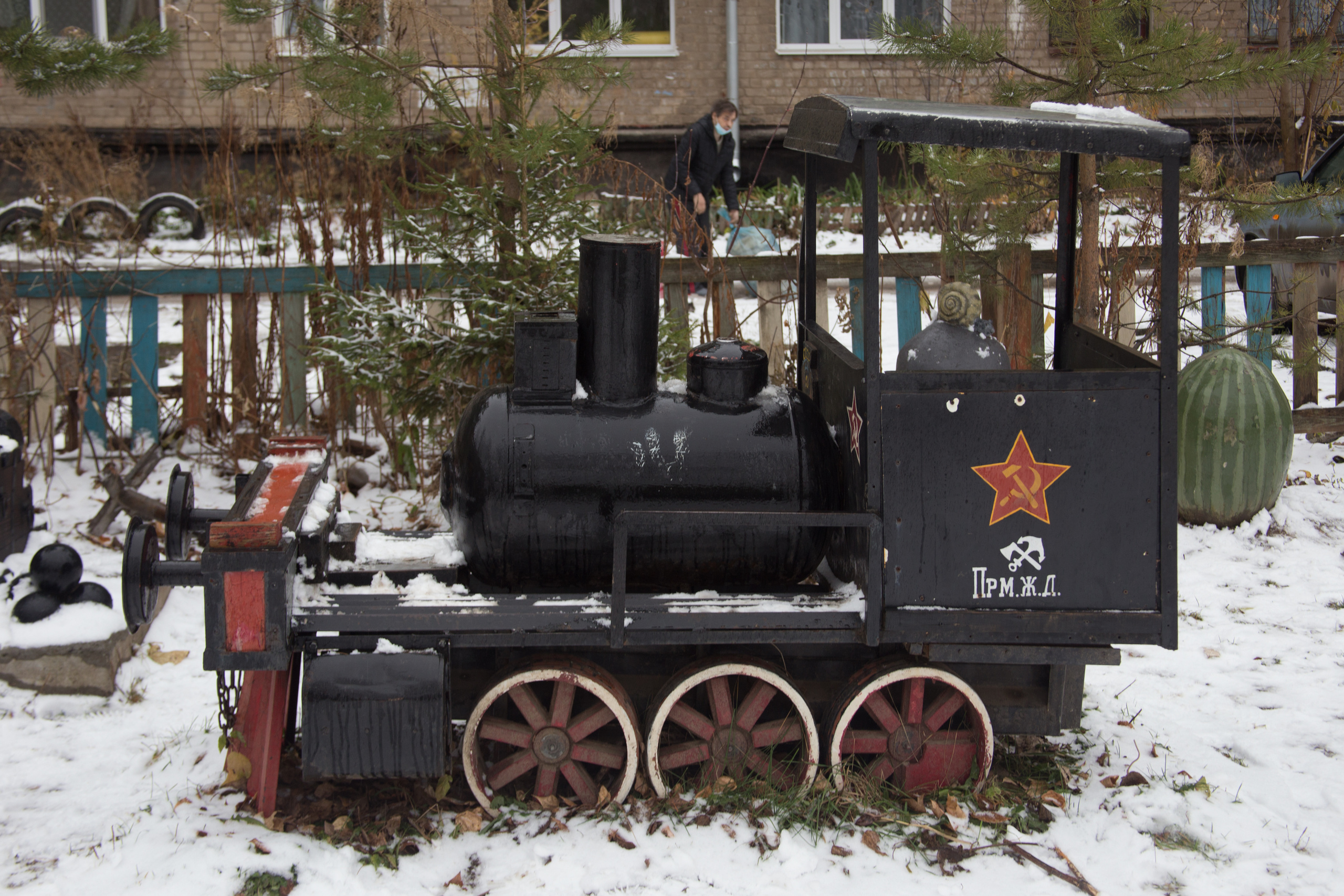 Экскурсия по дворам Мотовилихи в Перми. Фотограф Никита Попов. Фотограф Пермь. Фотосессия в фотостудии Перми и на свежем воздухе