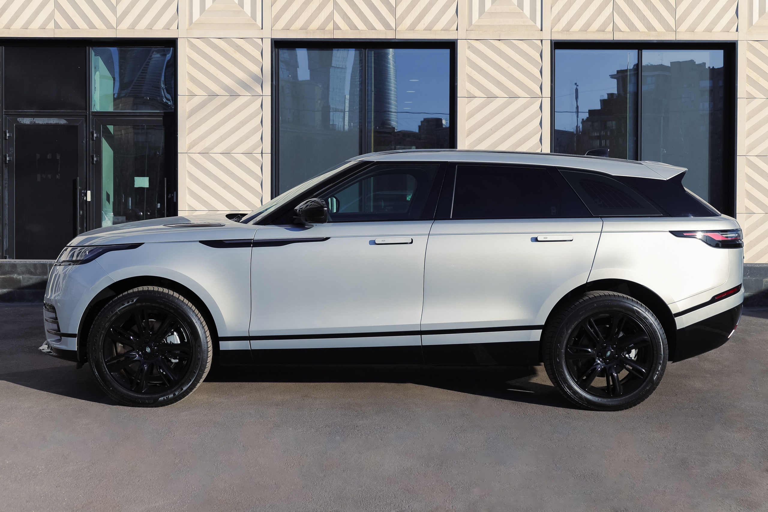 2024 Range Rover Velar 2.0 AT. Mixturecaptures