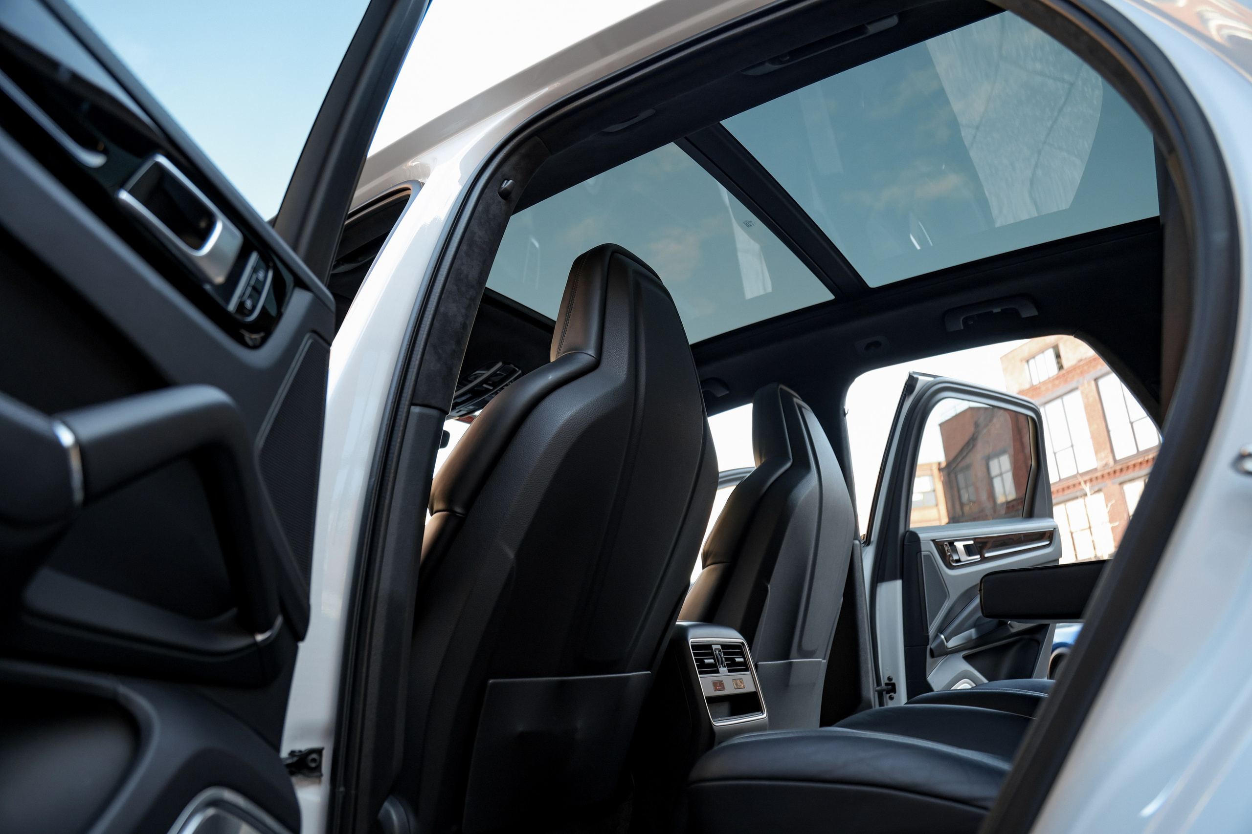 2020 Porsche Cayenne 3.0 AT. Mixturecaptures