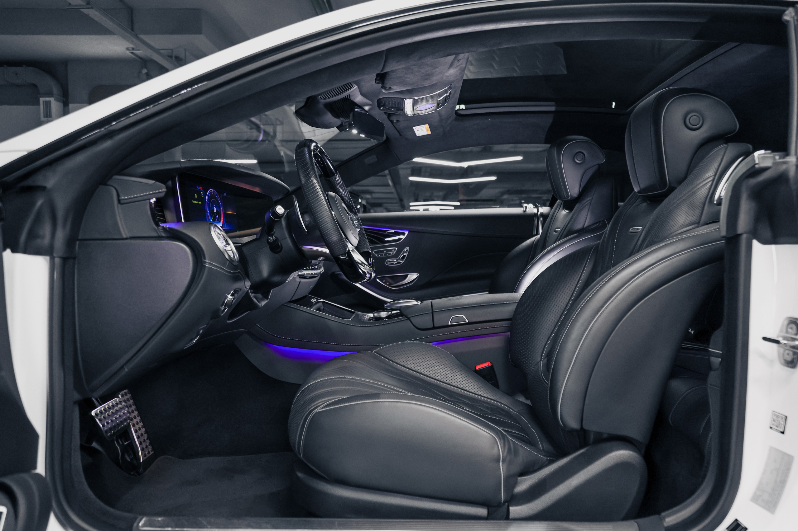 2020 MERCEDES BENZ S63 AMG WHITE ON BLACK $145,000 / 27,100 KM ODOMETER. Mixturecaptures