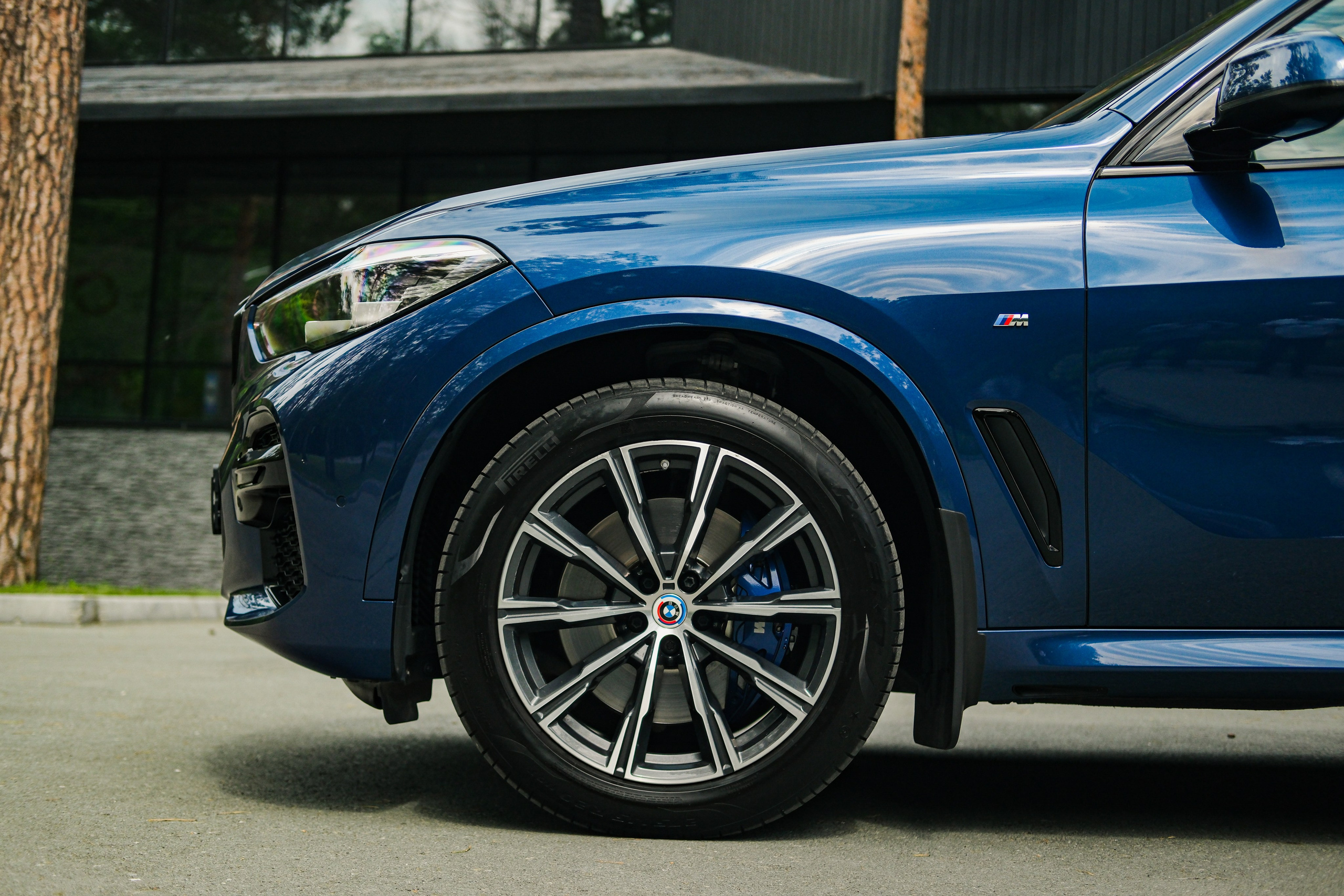 Профессиональная фотосессия BMW X5 в&nbsp;Новосибирске. Автомобильный фотограф Чанчин Владимир: детальные снимки кузова, интерьера и&nbsp;динамики. Съемка автомобиля для продажи