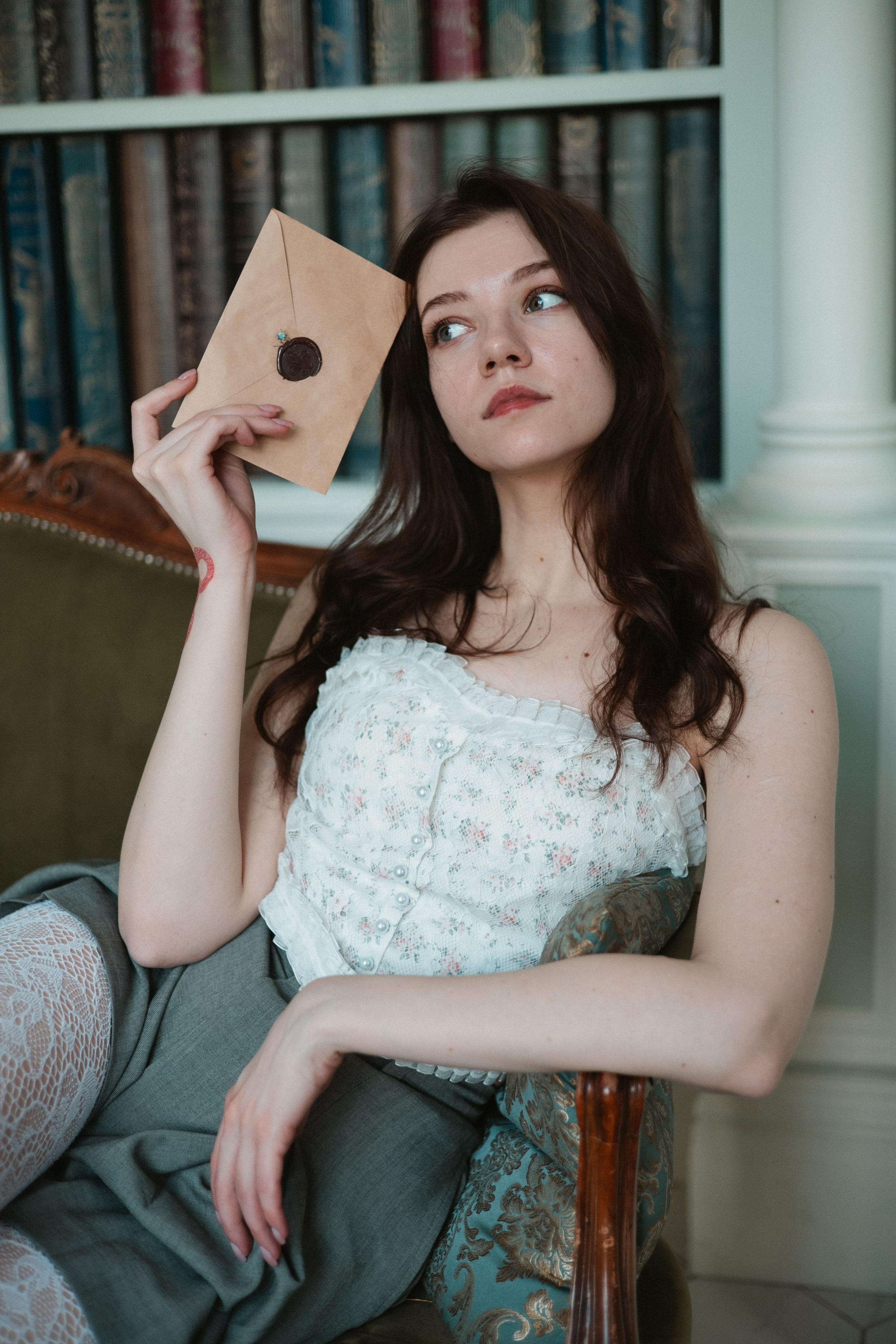 Лолита. Фотограф Julia Milton | Портреты, съемки для маркетплейсов, лавстори, съёмка беременности в Санкт-Петербурге. Обучение фотографии в Спб очно