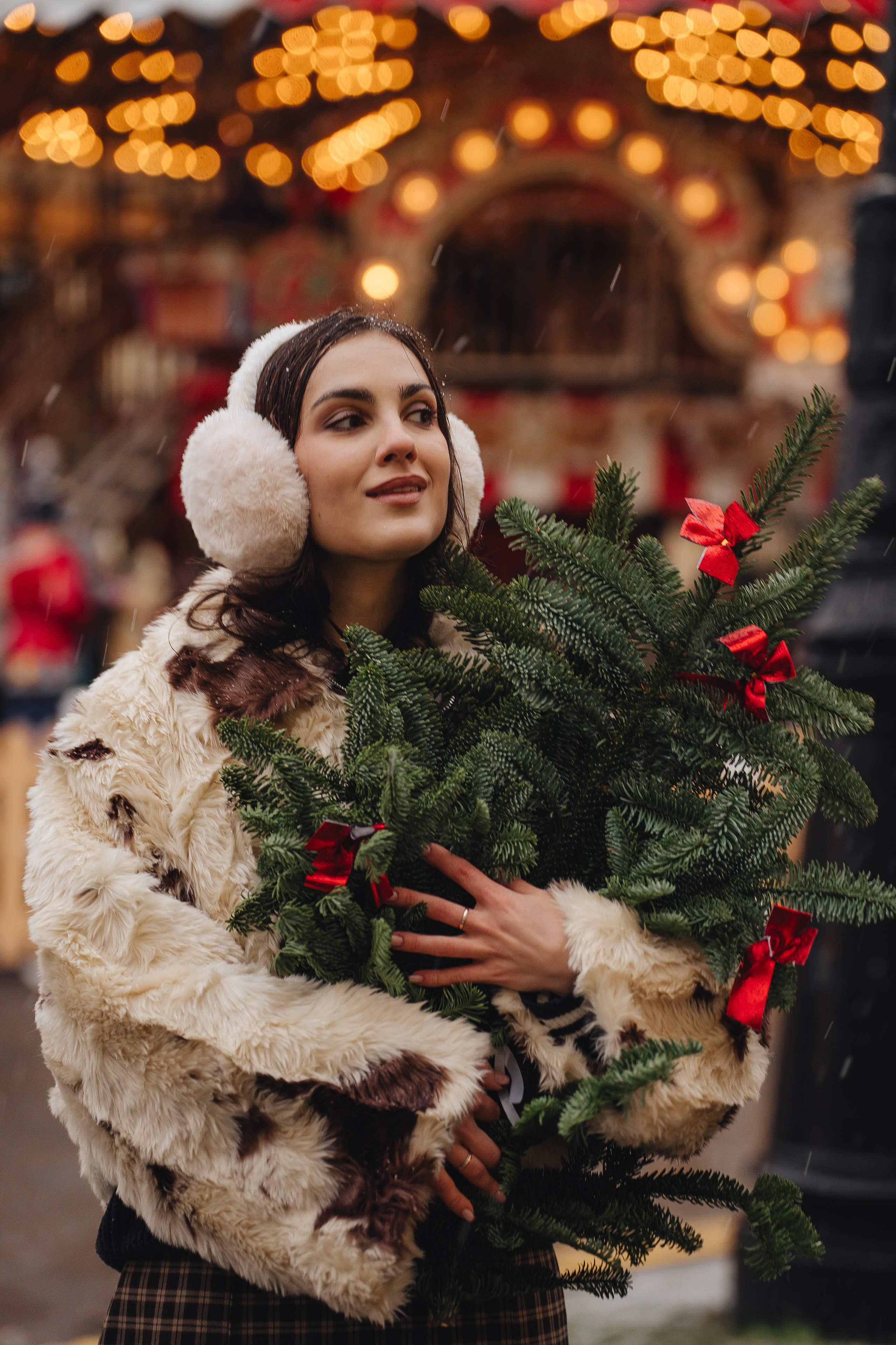 ПРОГУЛКА НА МАНЕЖНОЙ ПЛОЩАДИ ДЛЯ ДЕВУШКИ ПЕРЕД НОВЫМ ГОДОМ (НОВОГОДНЯЯ ФОТОСЕССИИЯ НА МАНЕЖНОЙ ПЛОЩАДИ). Профессиональный фотограф, Санкт-Петербург — Виктория Богомолова