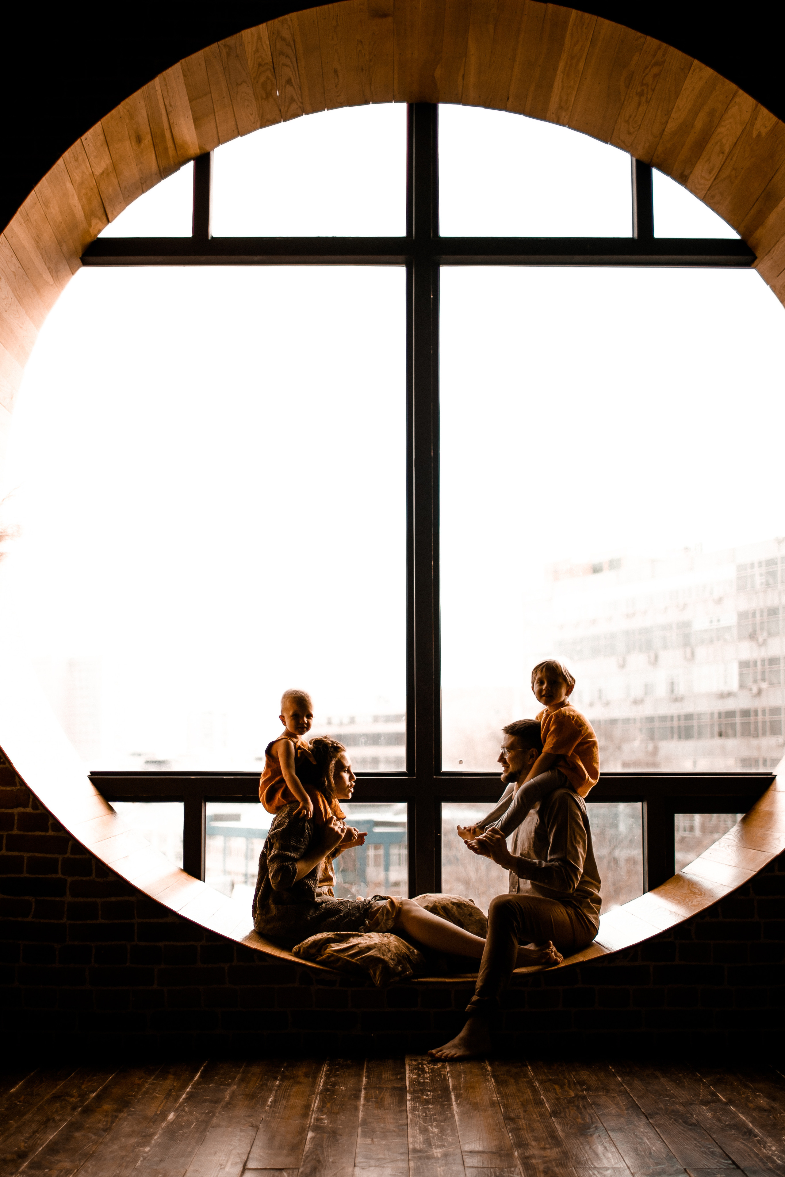 Фотосессия новорожденного, мама и малыш, грудное вскармливание