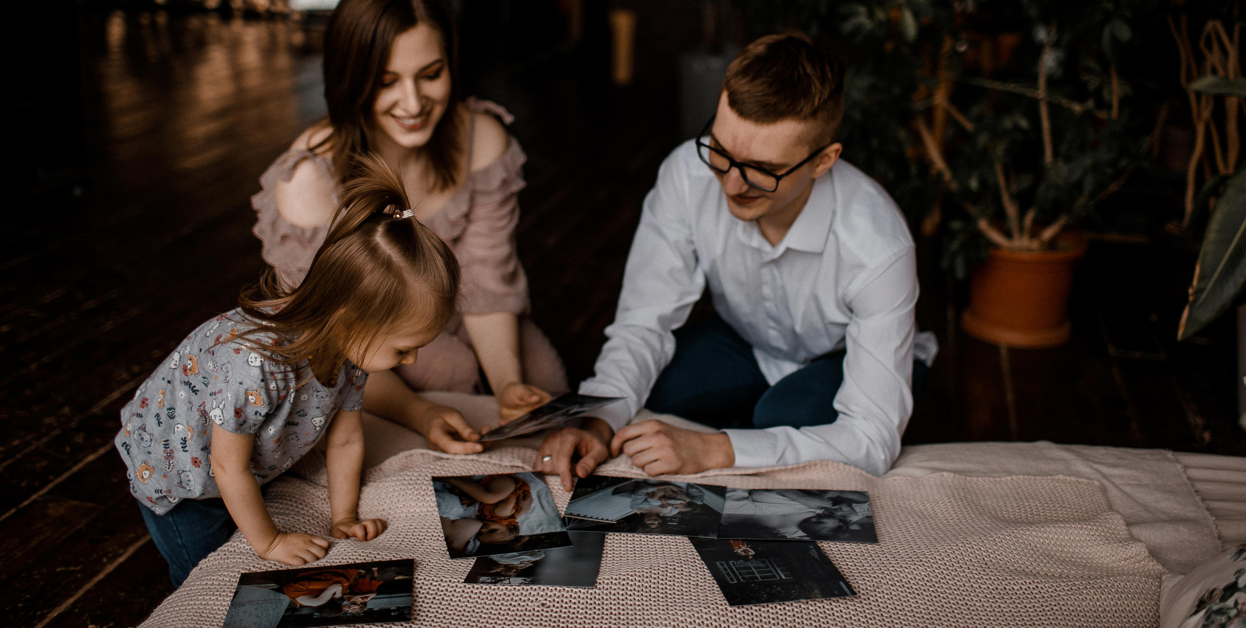 Семейная фотосессия с ребенком в студии Москва
