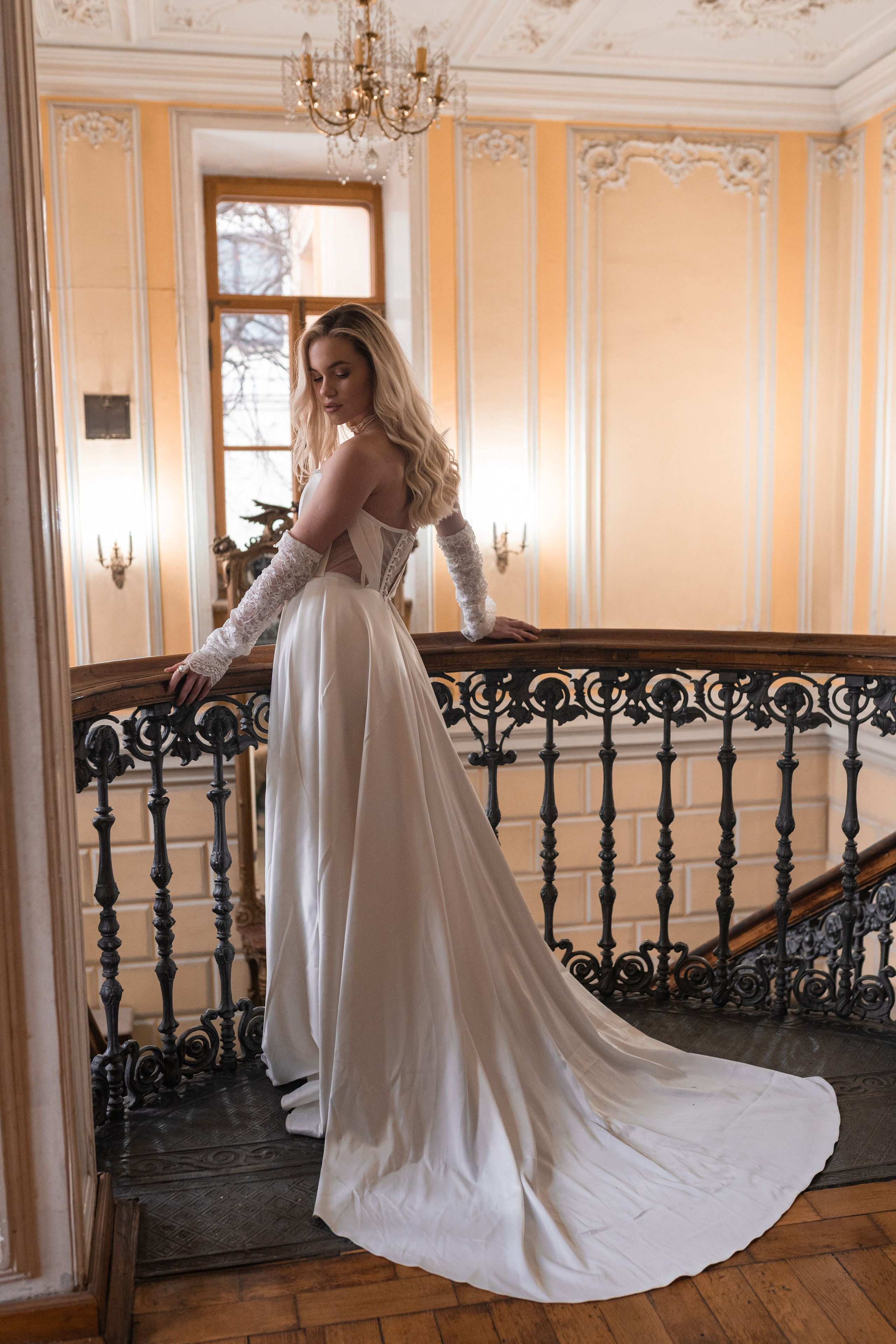 Свадебная фотосессия в Пушкинской библиотеке. Свадебный фотограф в Москве Анна Полушина