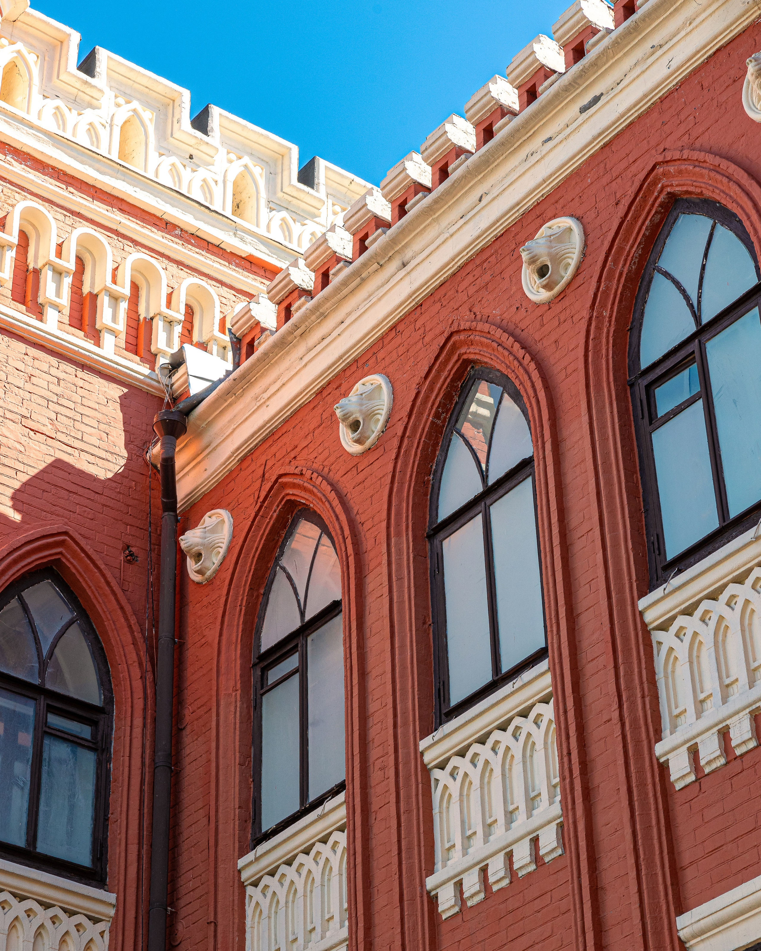 Красный замок Тихона Булычева на Вятке. Архитектор Чарушин И.А. Иван Благушин. Интерьерный и архитектурный фотограф в Москве и Санкт-Петербурге