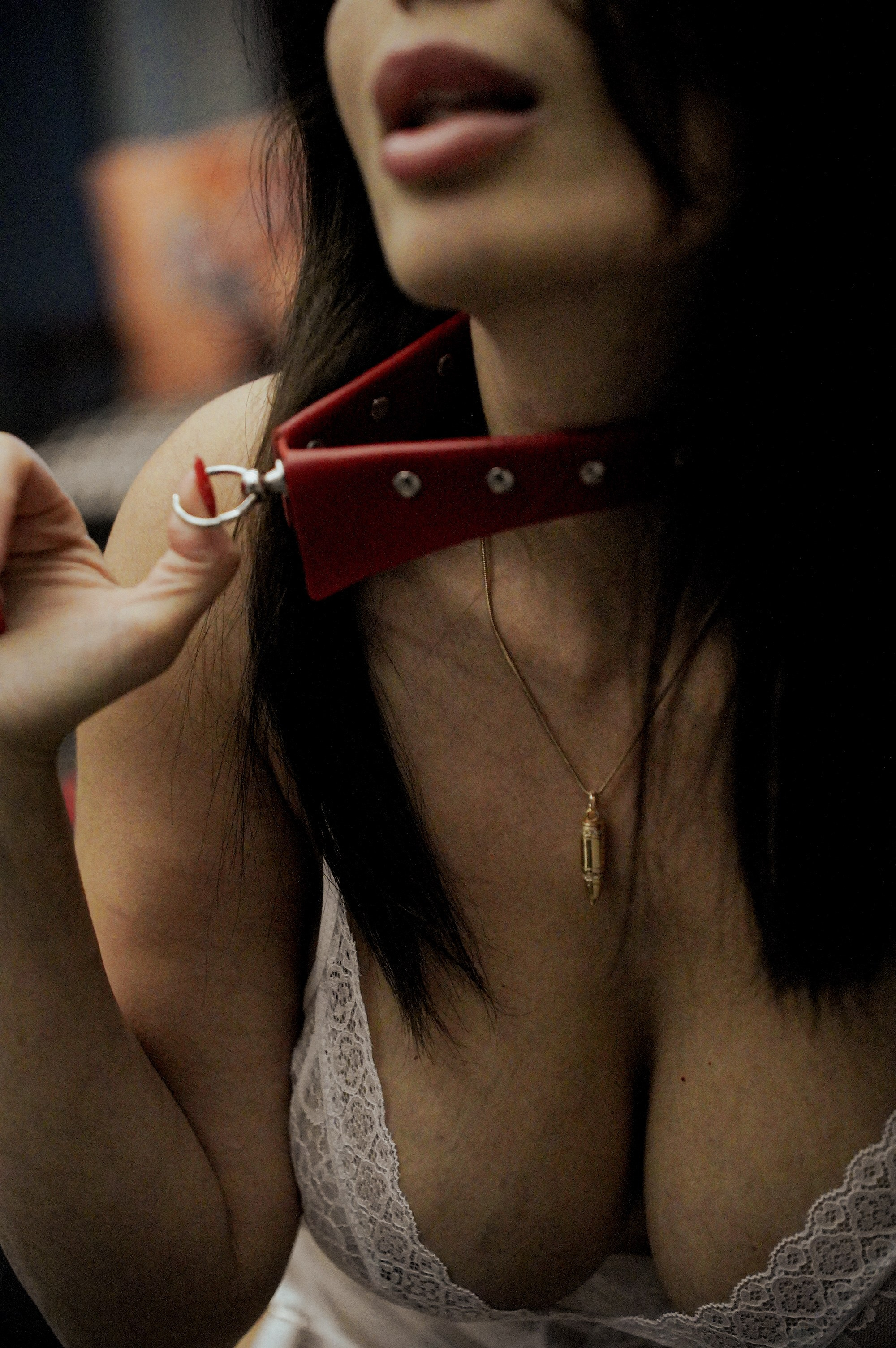 Эротическая фотосессия в отеле Стамбула — утончённая и стильная съемка в нижнем белье. Профессиональные фотографии в интерьере роскошного номера создают атмосферу интимности и элегантности. Снимки в белье под мягким светом гостиничных ламп подчёркивают женственные формы и изысканный стиль. Идеально подходит для boudoir-фотосессий, романтических портретов и художественной эротической съемки.