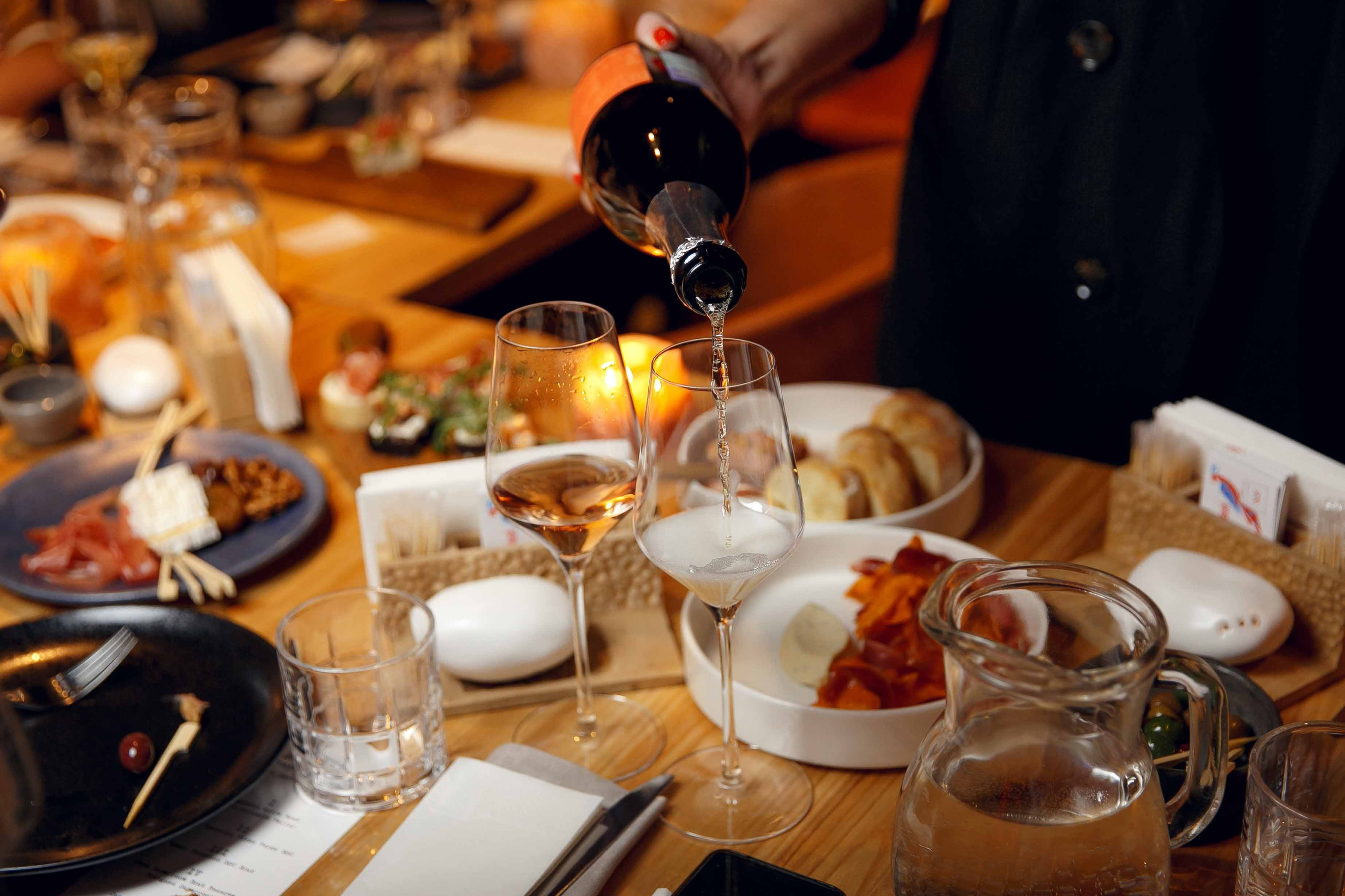 Винный вечер в «Сказке». Ваш репортажный фотограф Артемий Антонов