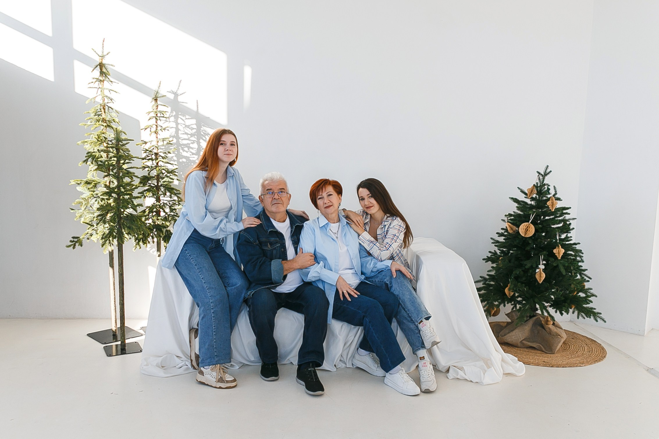 Рождественская встреча Синицыных в студии. Событийный фотограф Максим Бескоровайновнов