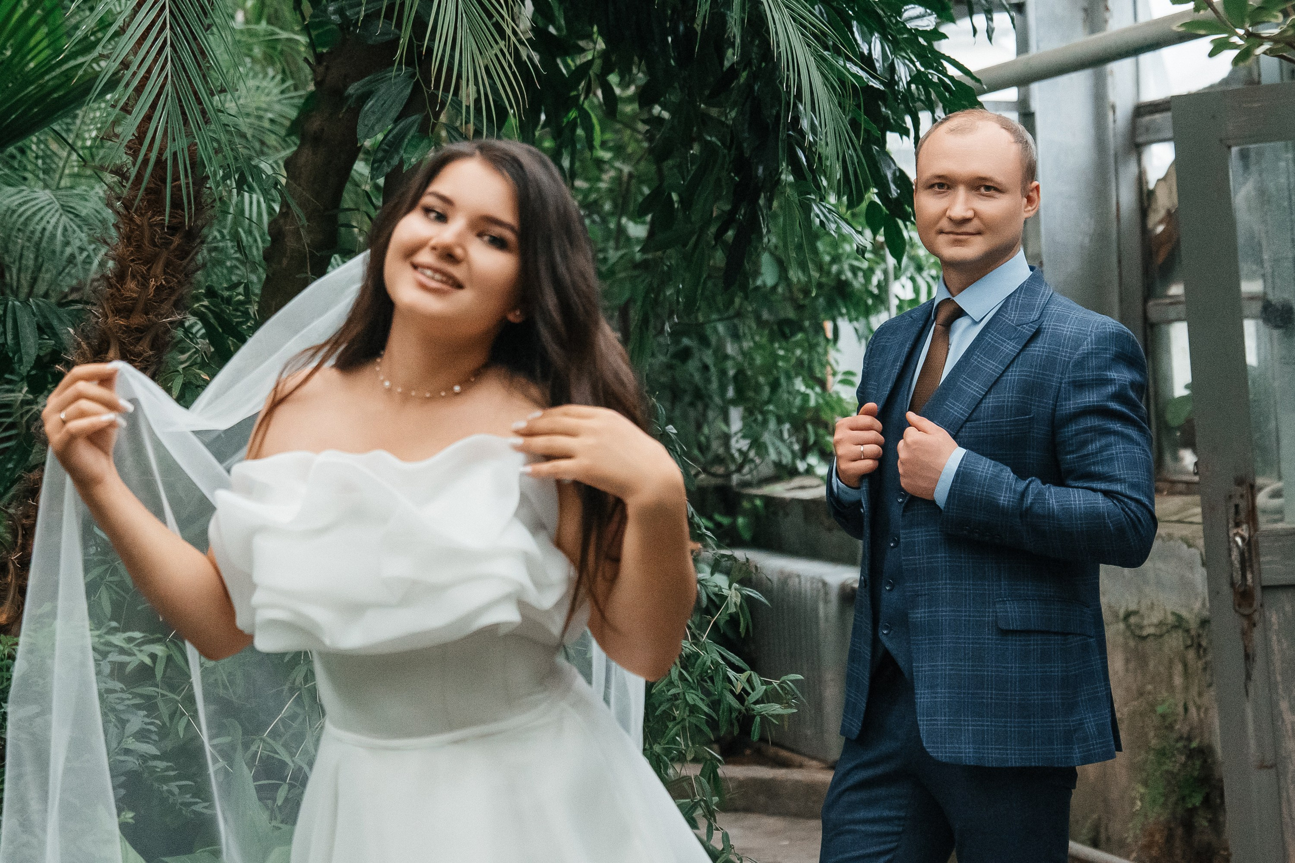 Свадебная фотосессия в оранжерее Ботанического сада им. Цицина. Свадебный и репортажный фотограф-видеограф Москва и Московская область