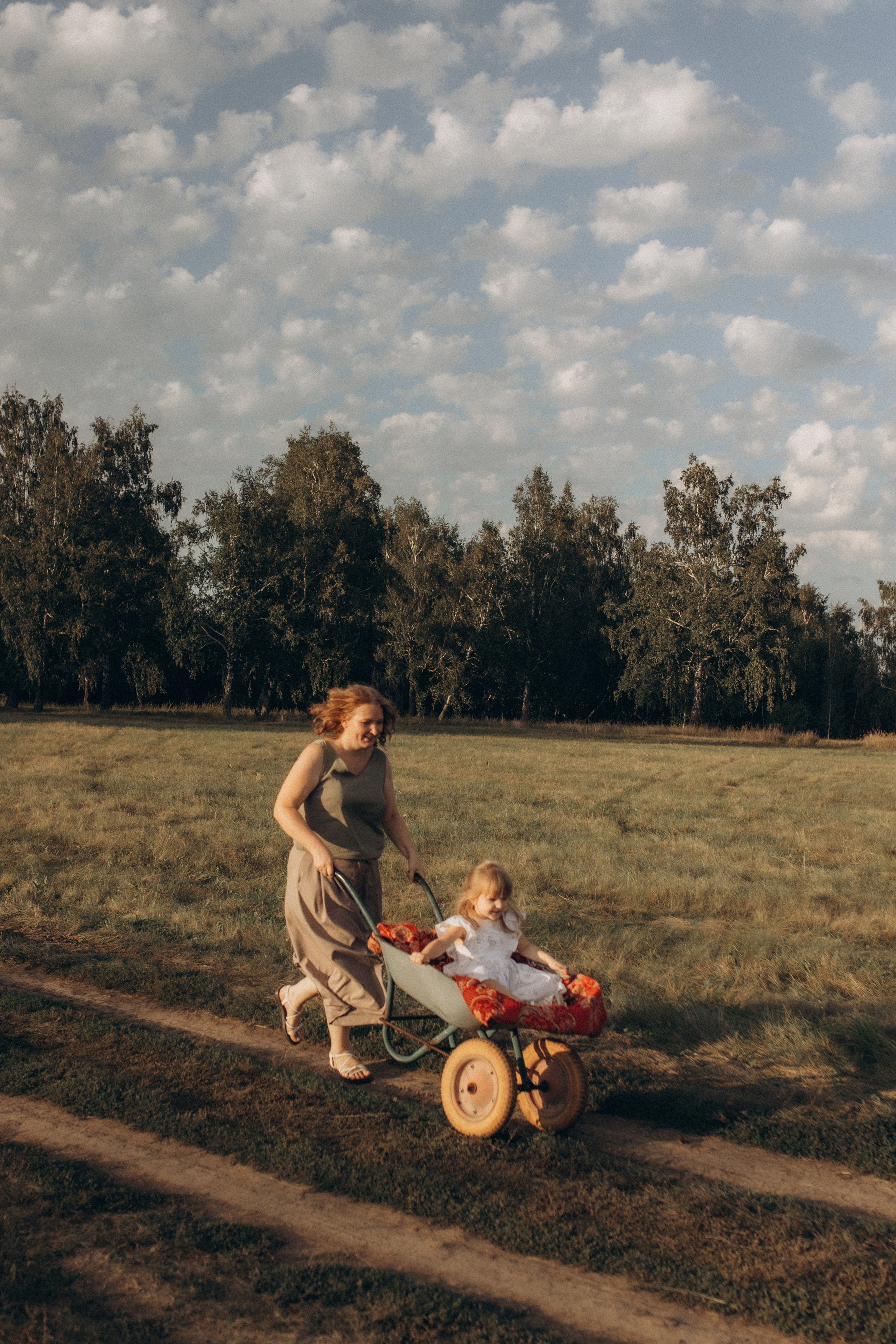 Летняя история в поле. Семейный фотограф lifestyle в Новосибирске Елена Шпилевая