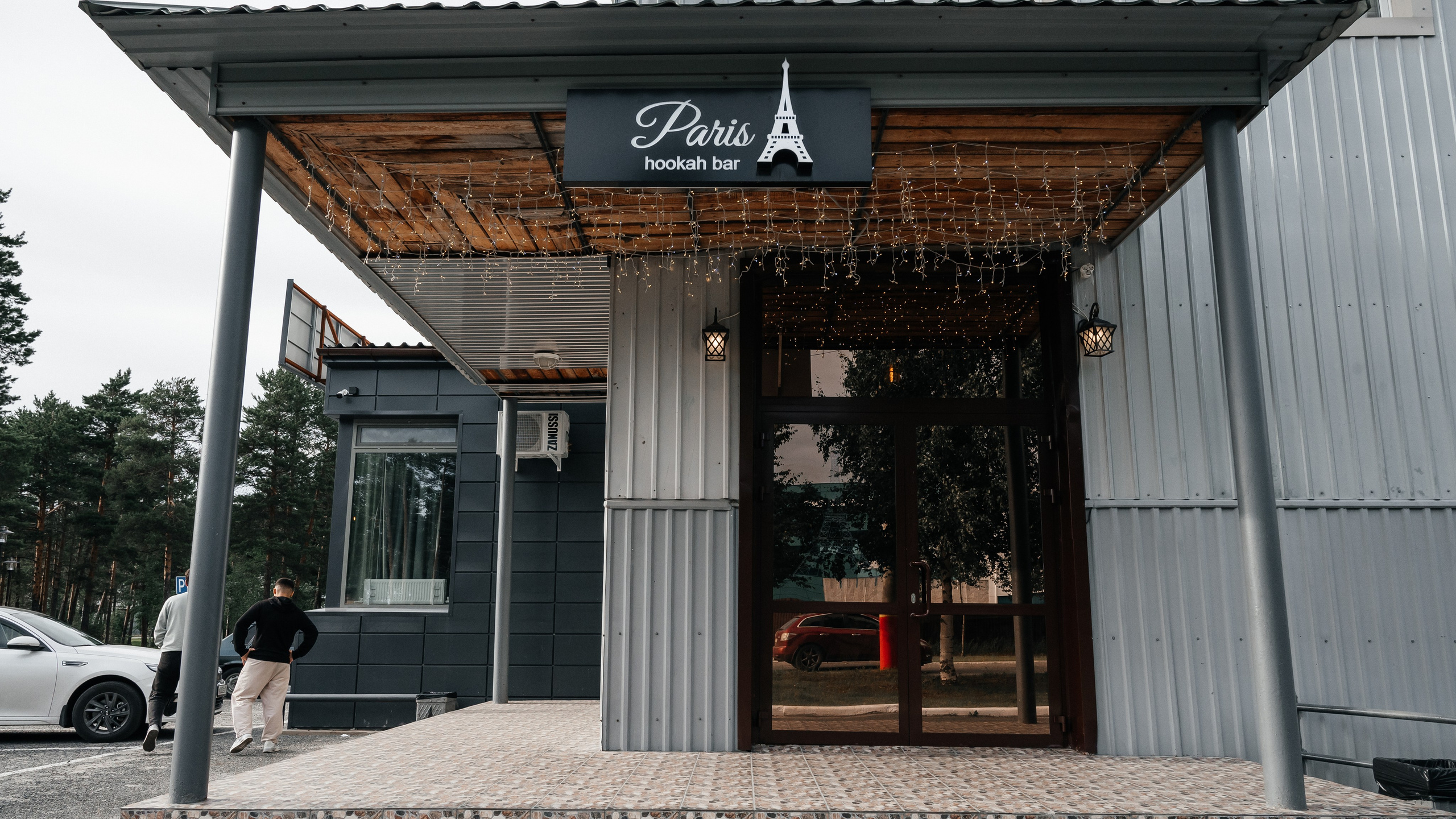 Презентация картины Карима в Париже. Фотограф Нижний Новгород