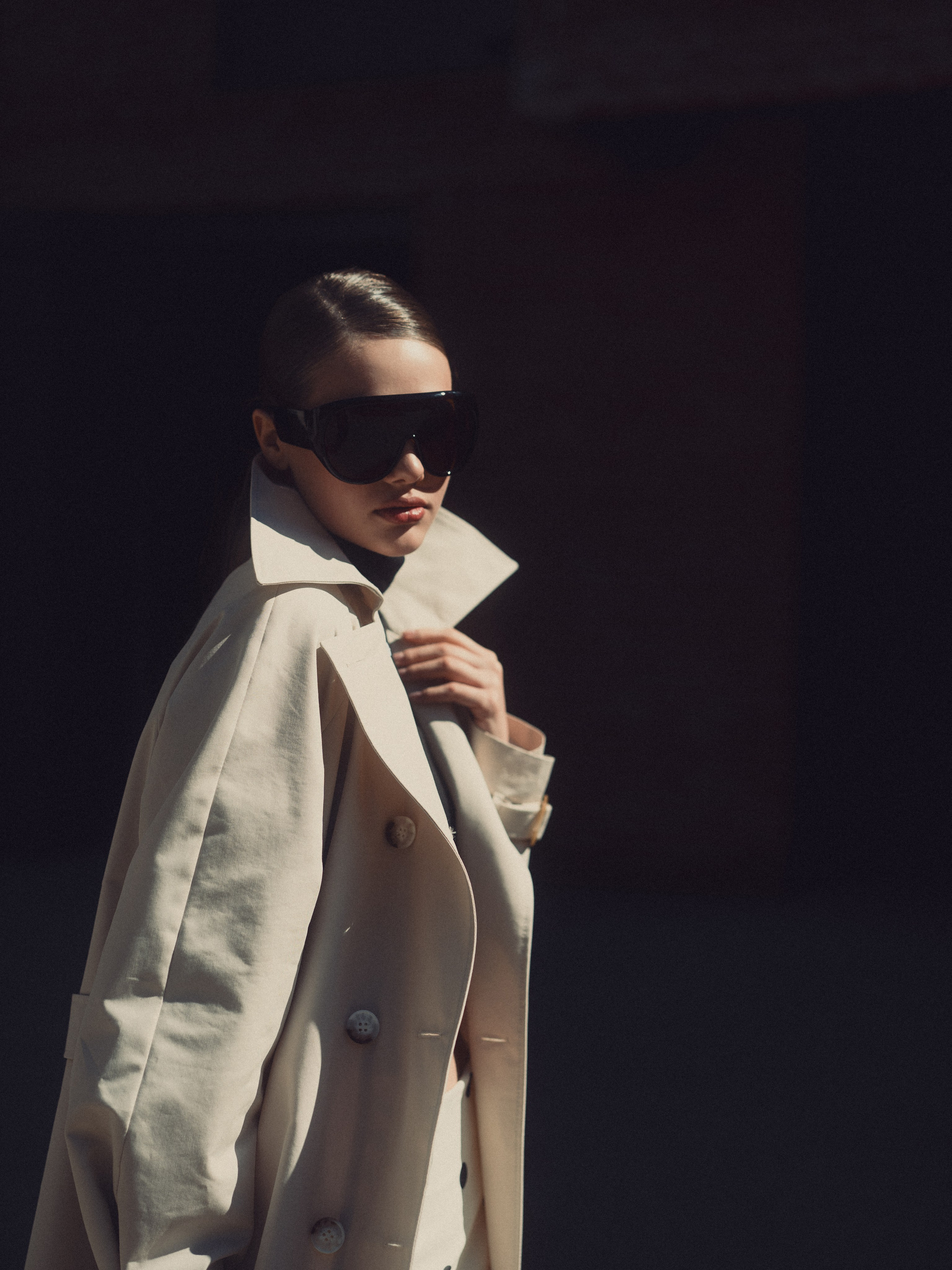 портретная съёмка на улице в Казани, модель Софи в естественном свете