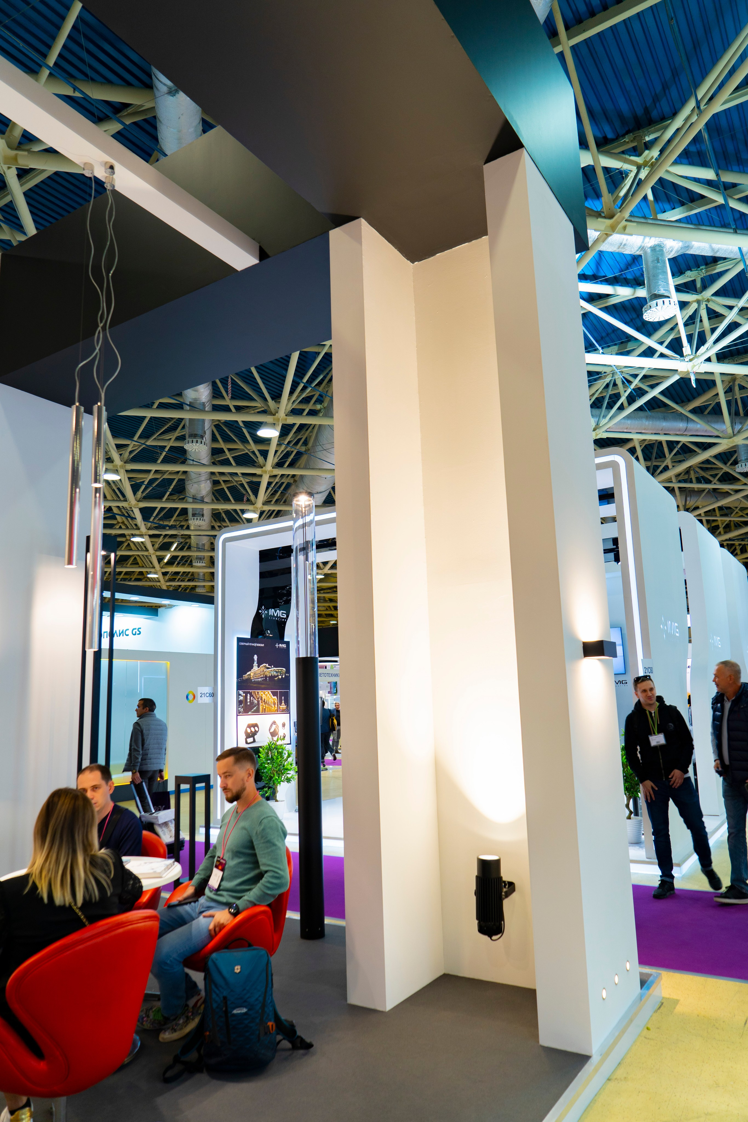 Выставочные стенды. Профессиональный портретный фотограф в Москве Владимир Глаголев