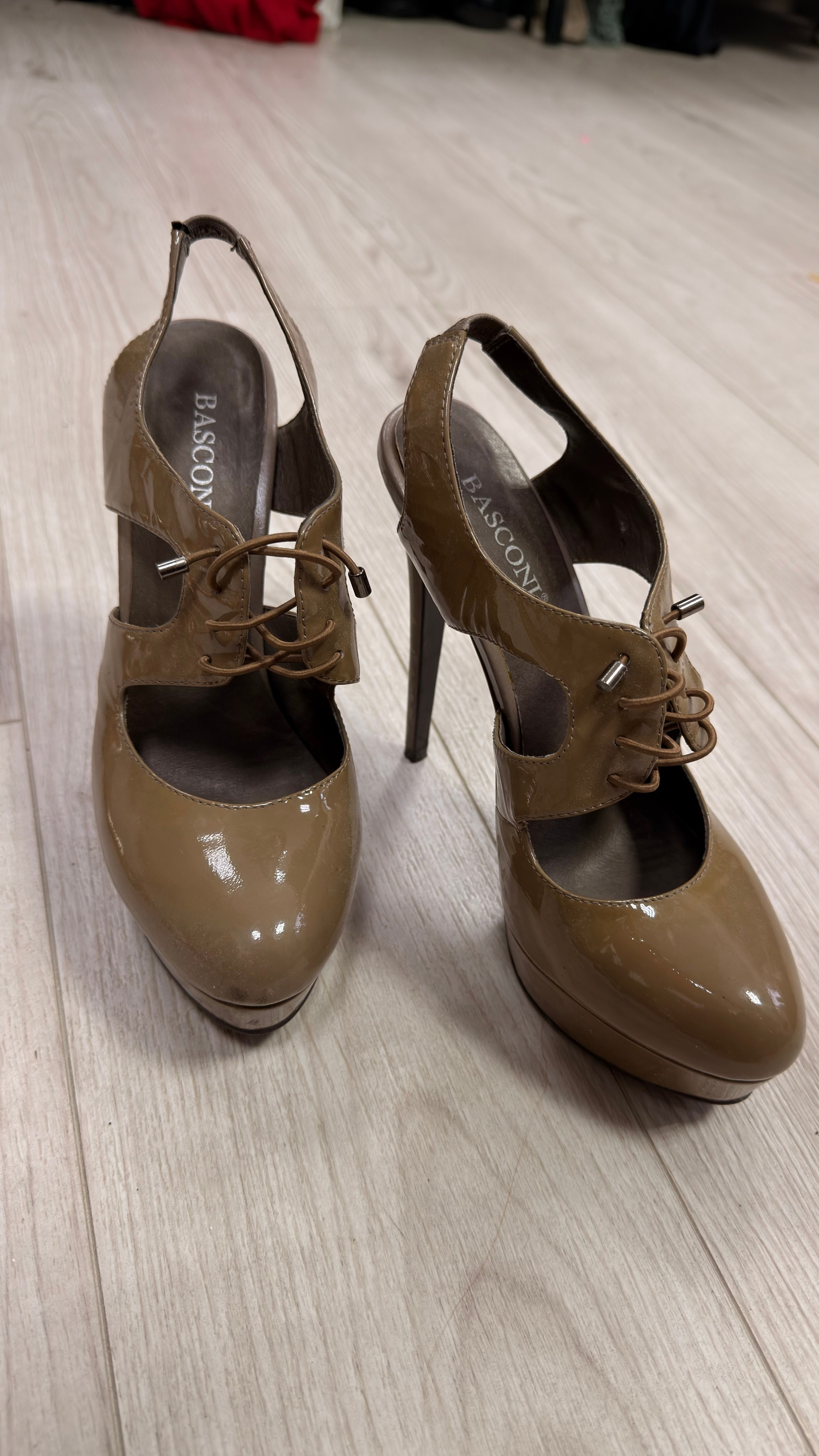 Туфли в аренду. Аренда костюмов, платьев и реквизита для фотосессий на Камчатке