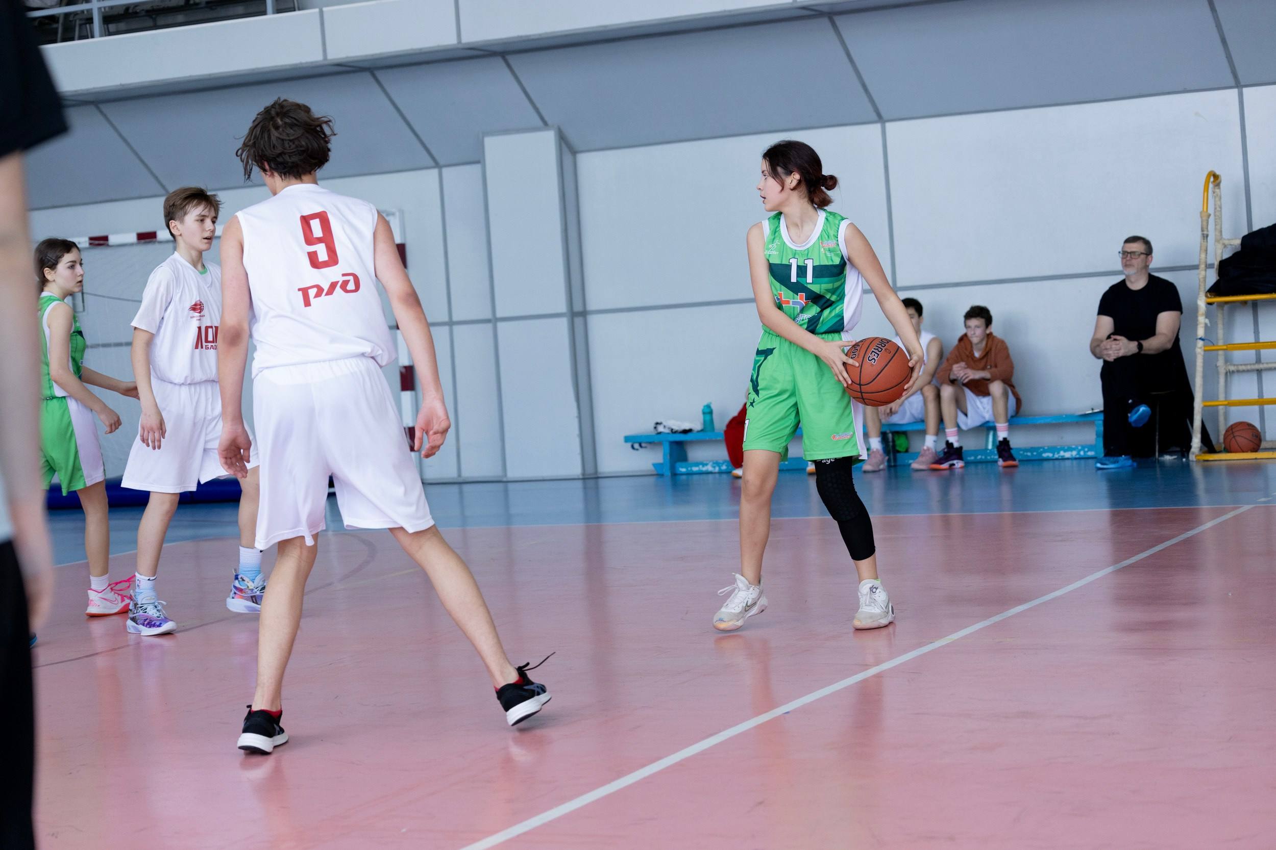 Соревнования по баскетболу среди школьников. Репортажный и портретный фотограф в Владивостоке