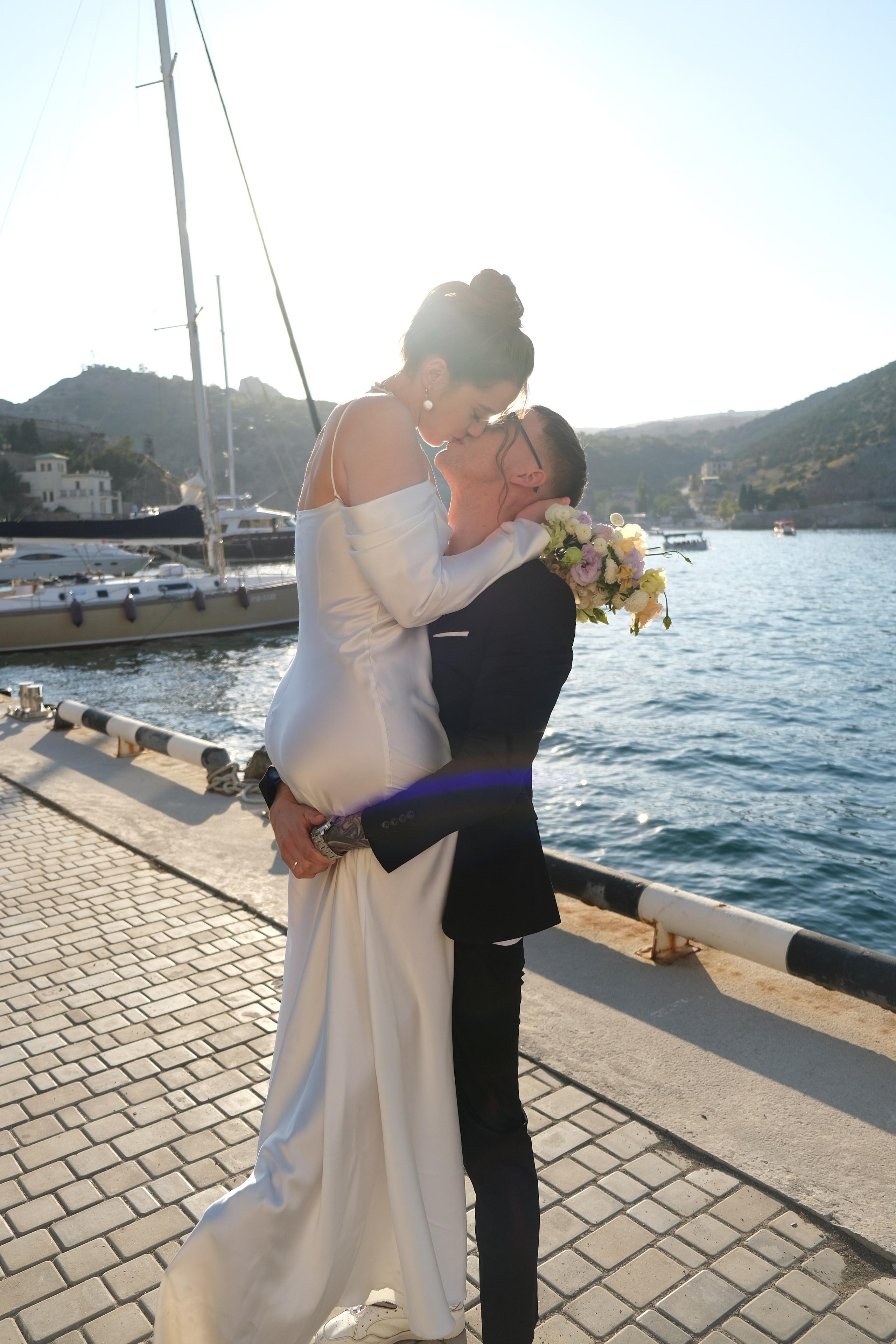 Свадебная фотосессия в Балаклаве. Профессиональная фотосъемка в Крыму. Натуральные эмоции и живые кадры. Забронируйте дату прямо сейчас!