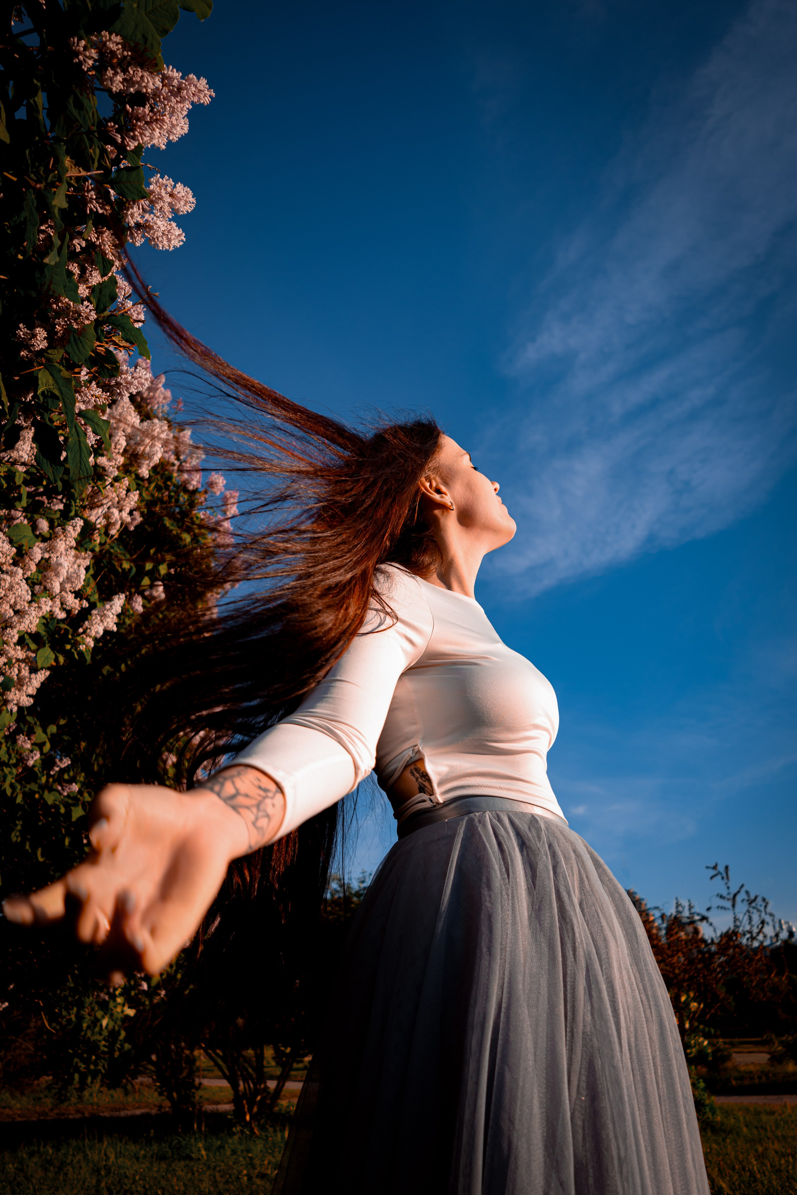 Съемка в городе на закате, погодная