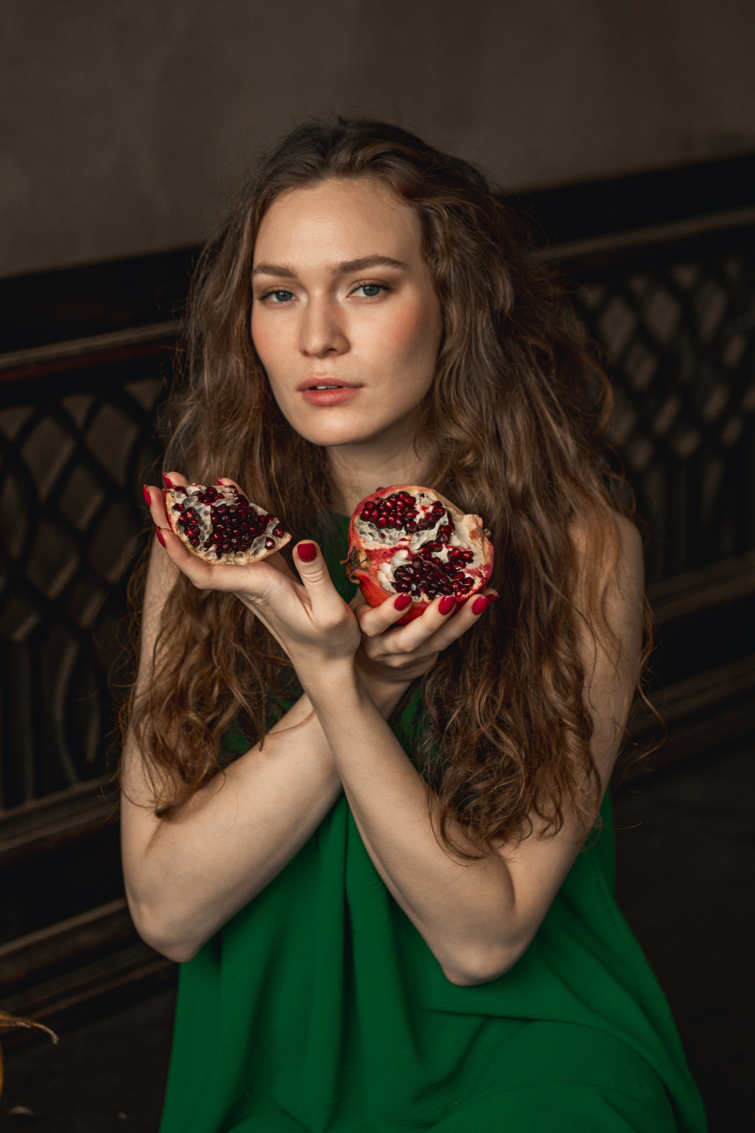 Девушка с гранатом. Фотограф Мария N Екатеринбург