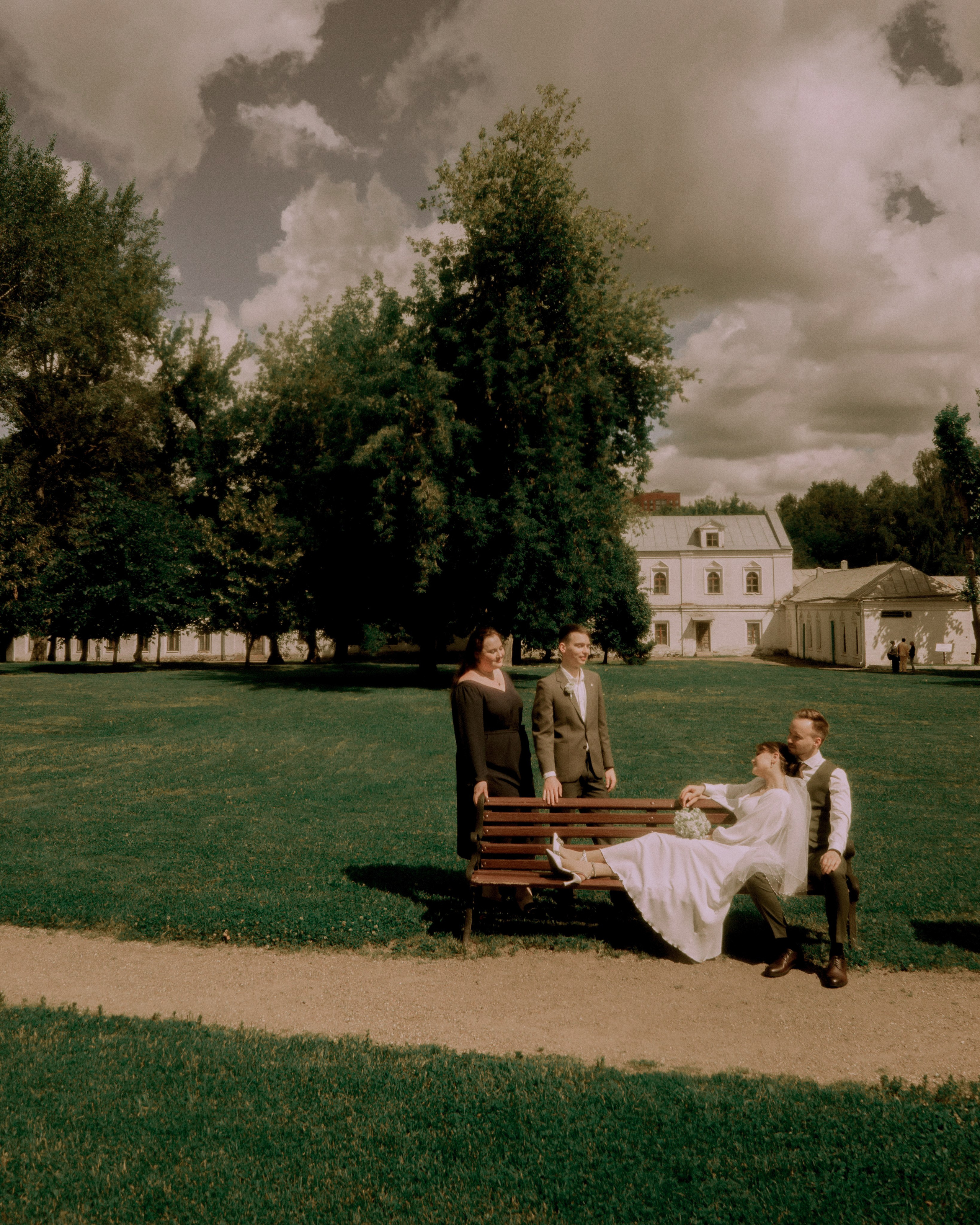 Москва как декорация любви — свадебная фотосессия в городе и на природе. Свадебный фотограф в Санкт-Петербурге Миша Репина