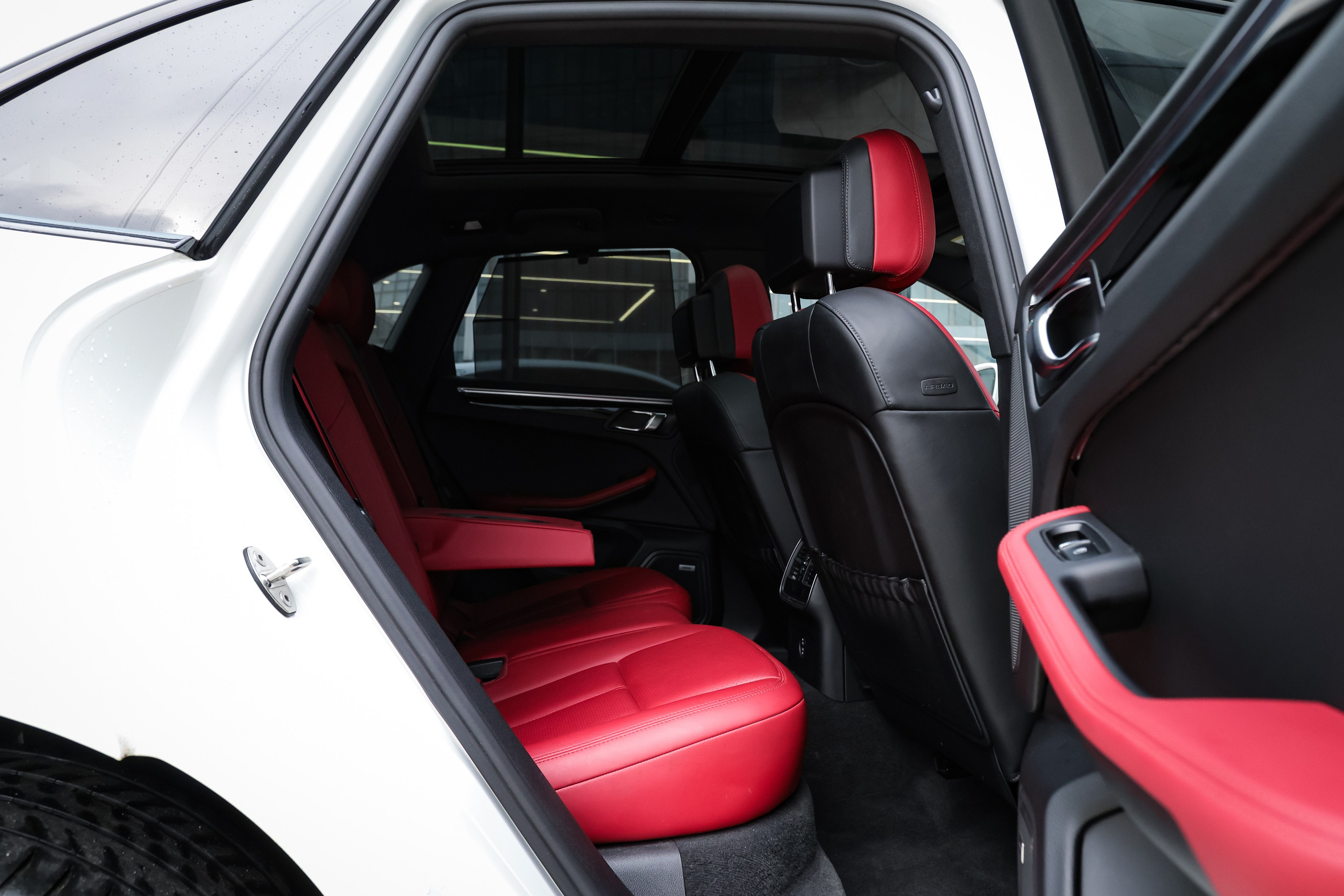 2021 PORSCHE MACAN S. Mixturecaptures