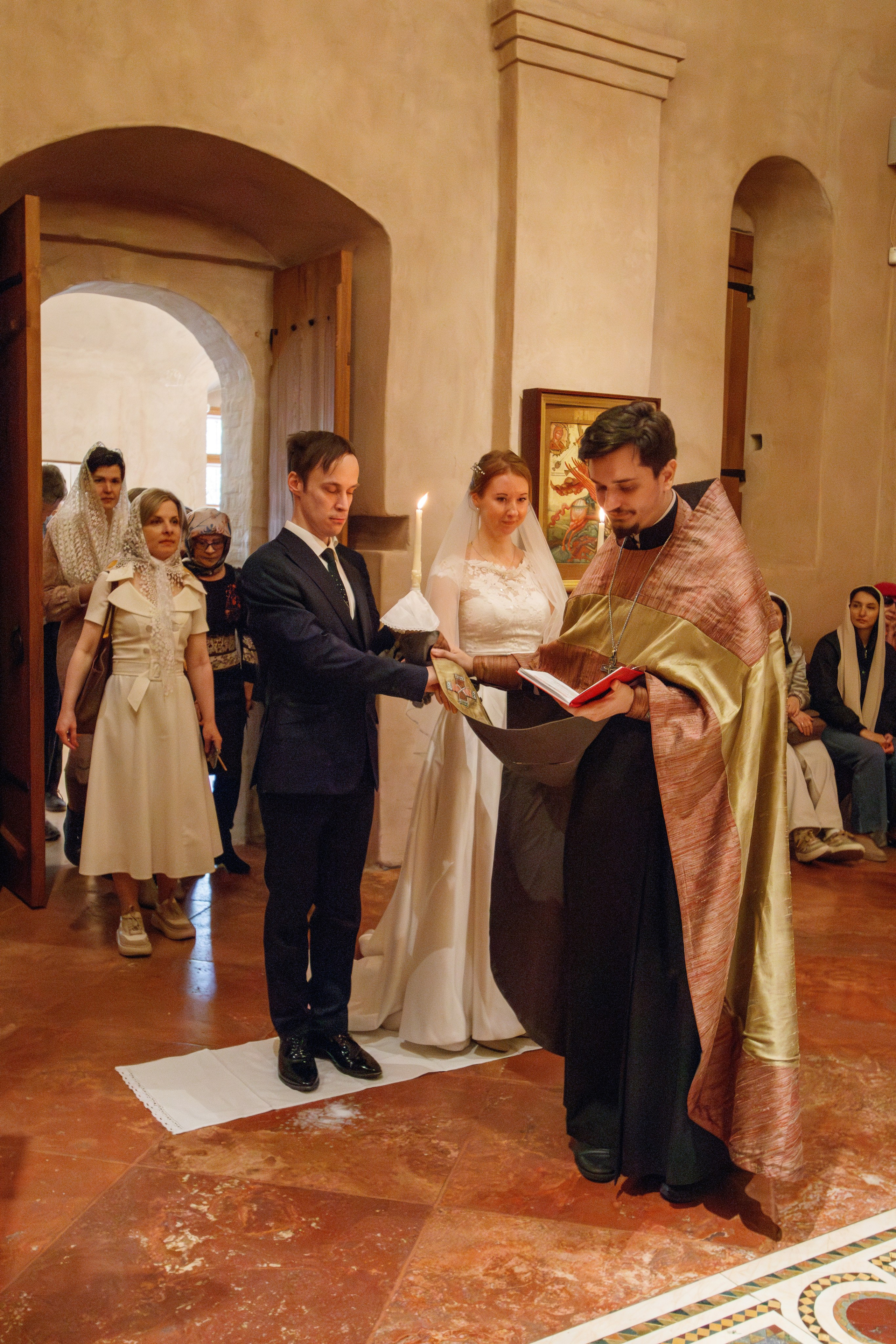 Венчание в храме Антипы Пергамского, стиль «ORWO UT21». Фотограф на крещение/венчание