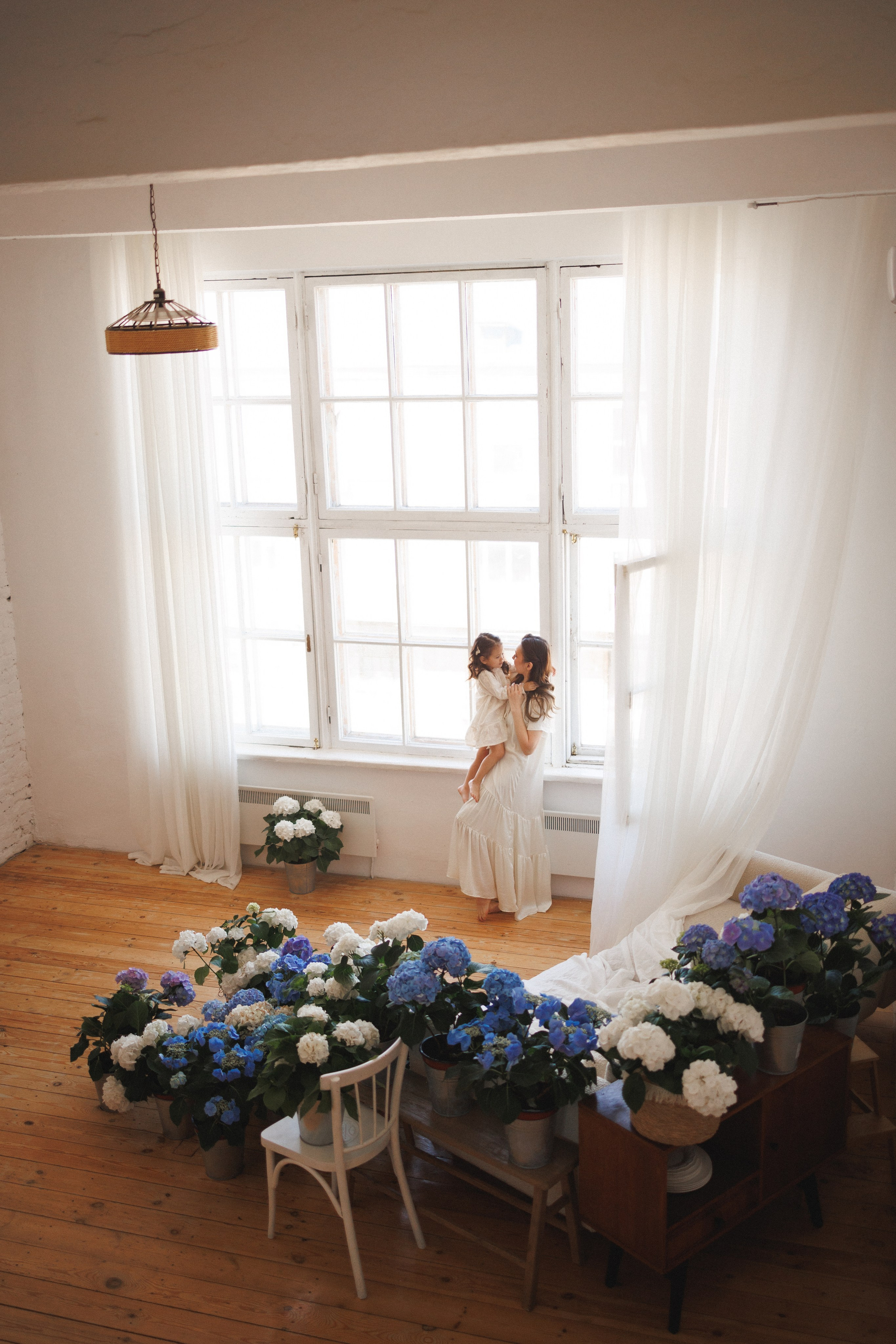 Фотосессия с живыми цветами Гортензии в фотостудии Space JOBS, город Краснодар. Семейный и детский фотограф в Краснодаре Анна Трашкова