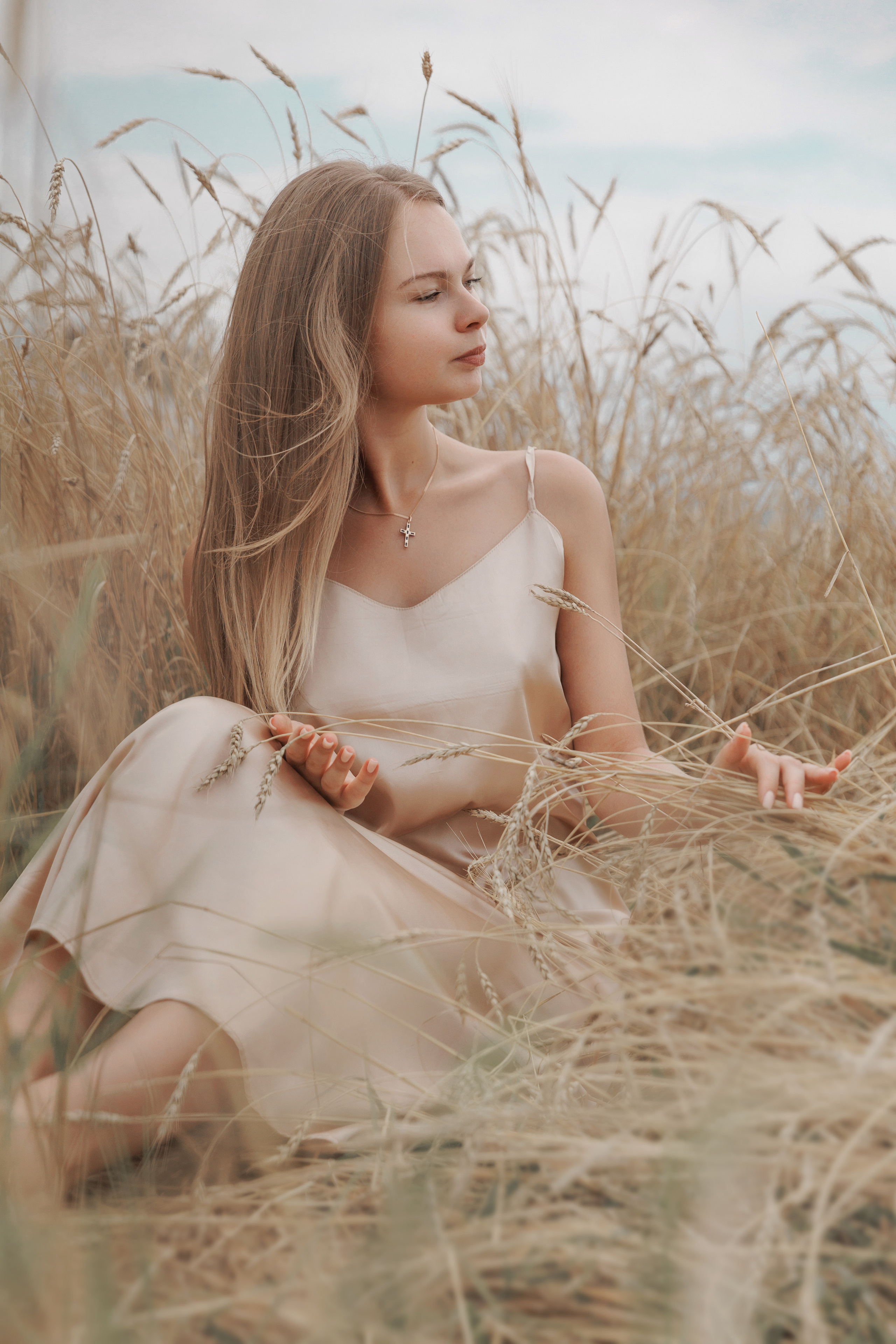 Любовь в подсолнухах и пшенице. Фотограф женского портрета, беременности и материнства Харькова Елена