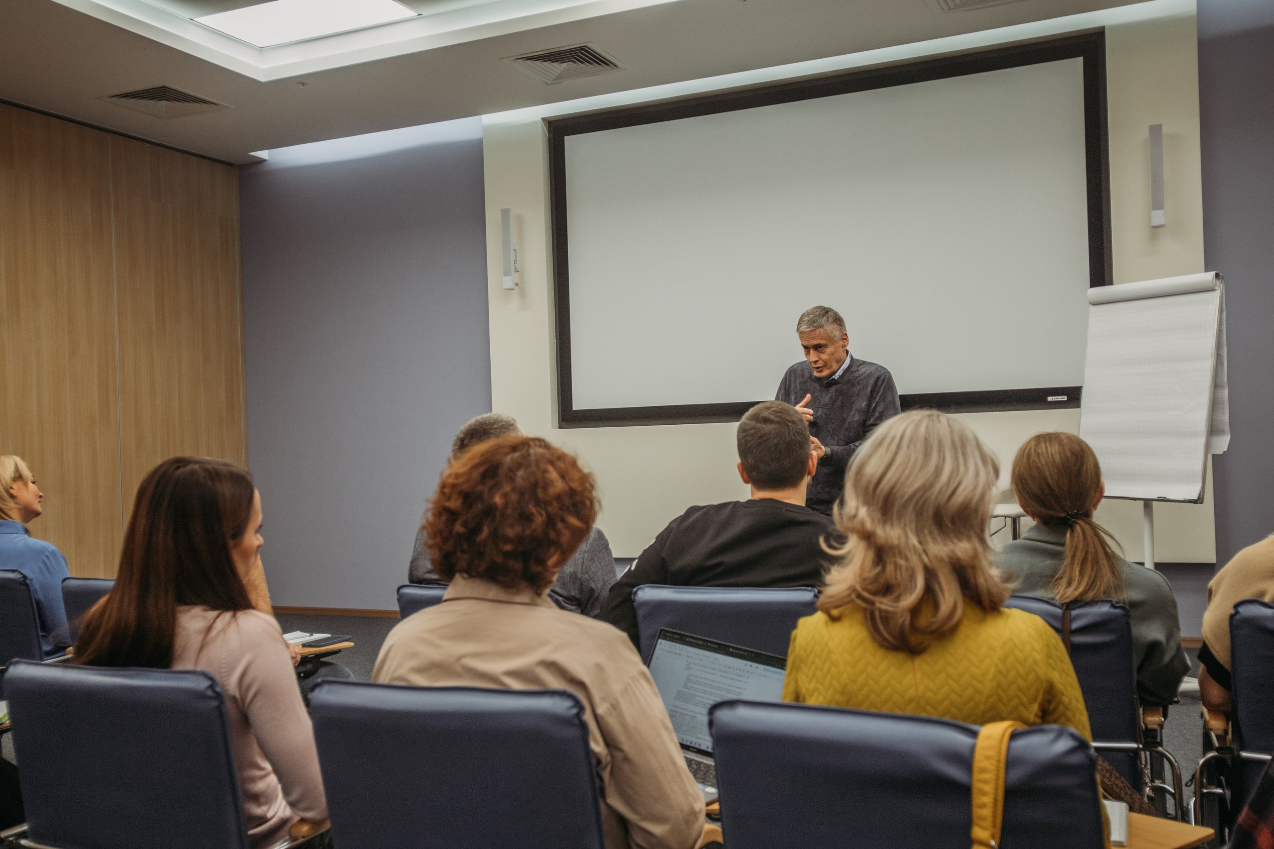 Тренинг по НЛП технологиям Михаила Пелехатого. Венера Гайн. Репортажный фотограф  Тюмень. Обучение фотографии с 0