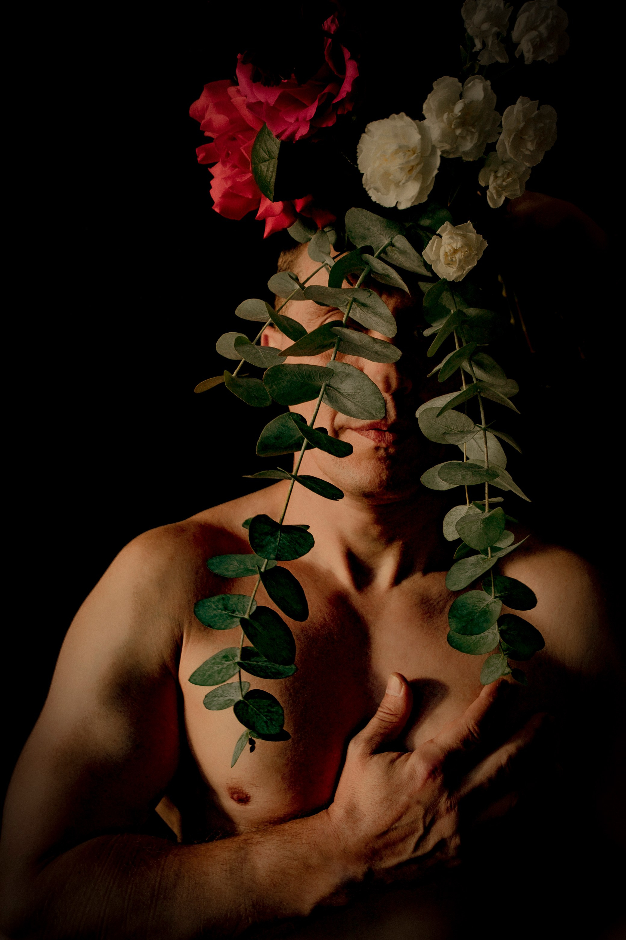 Художественный портрет мужчины в стиле НЮ, в студии с мягким светом, фотограф Ирина Подборская, Санкт-Петербург