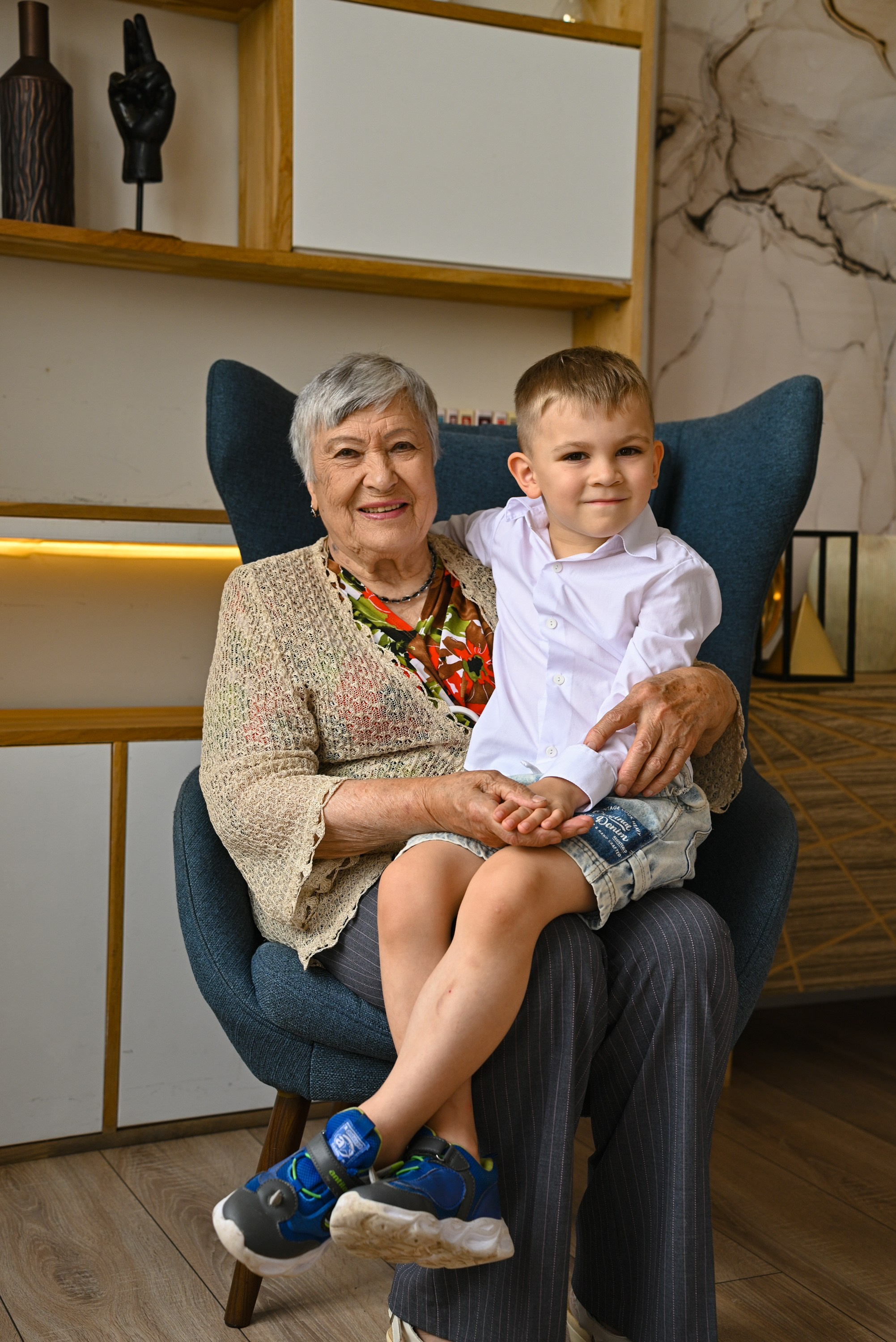 Счастливая большая семья. Компания и фотошкола по созданию контента в Москве