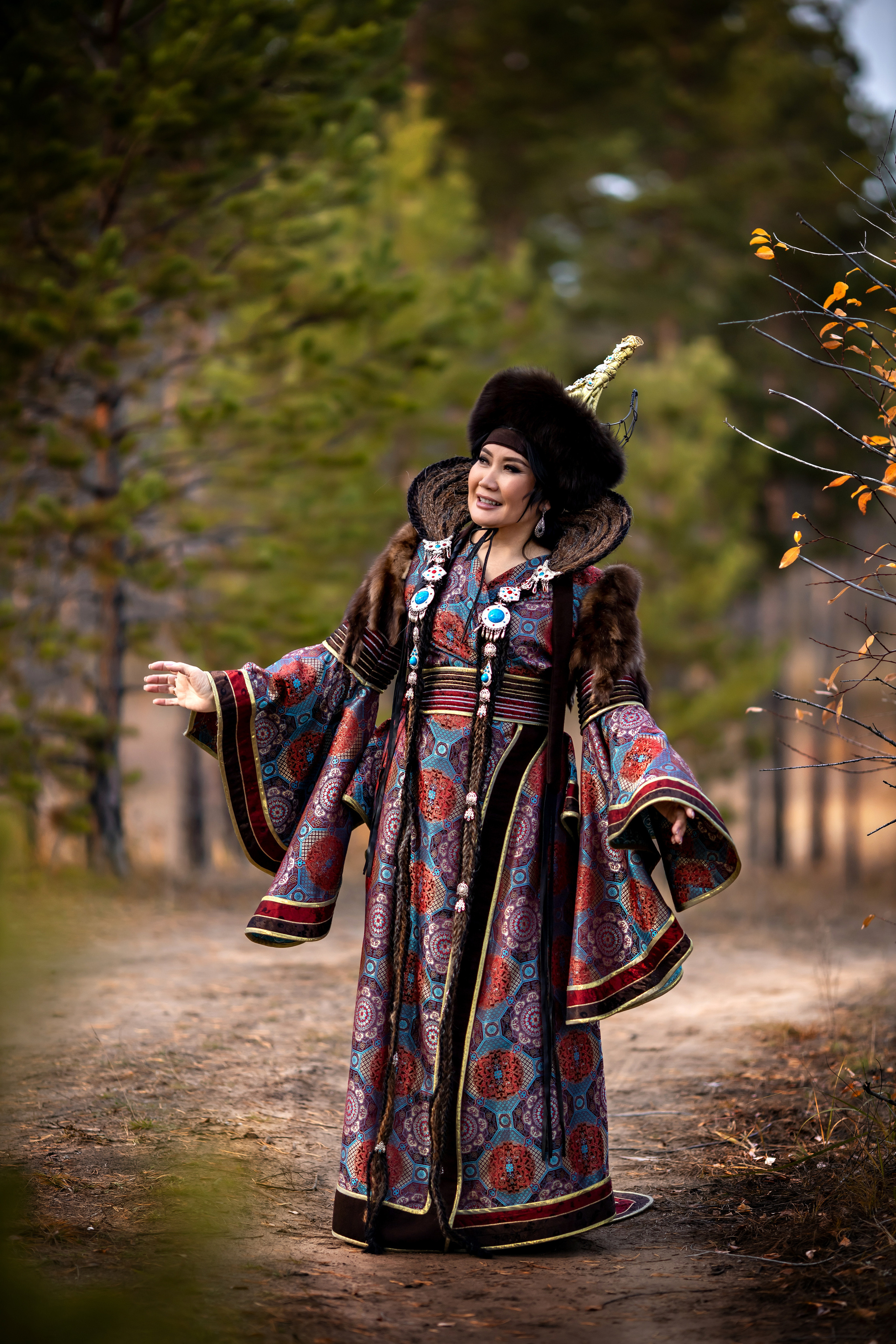 В национальных костюмах. Организую и проведу любые фотосессии в солнечной Бурятии, в Улан-Удэ!