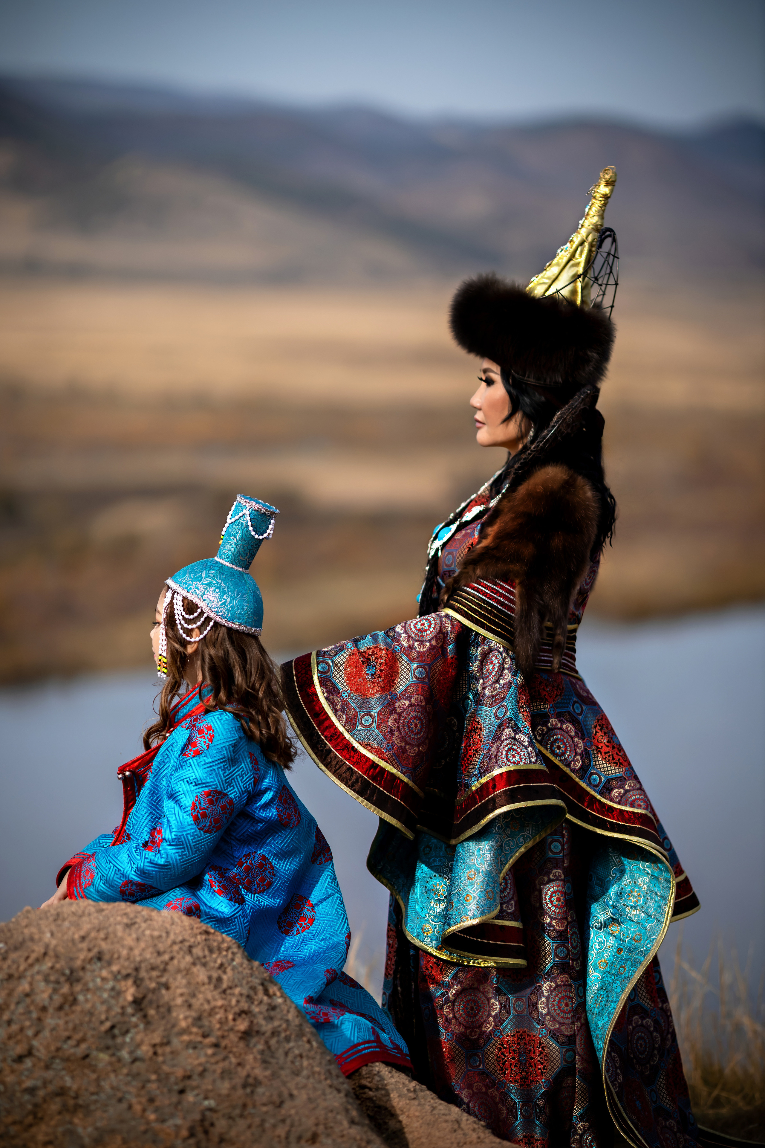 В национальных костюмах. Организую и проведу любые фотосессии в солнечной Бурятии, в Улан-Удэ!