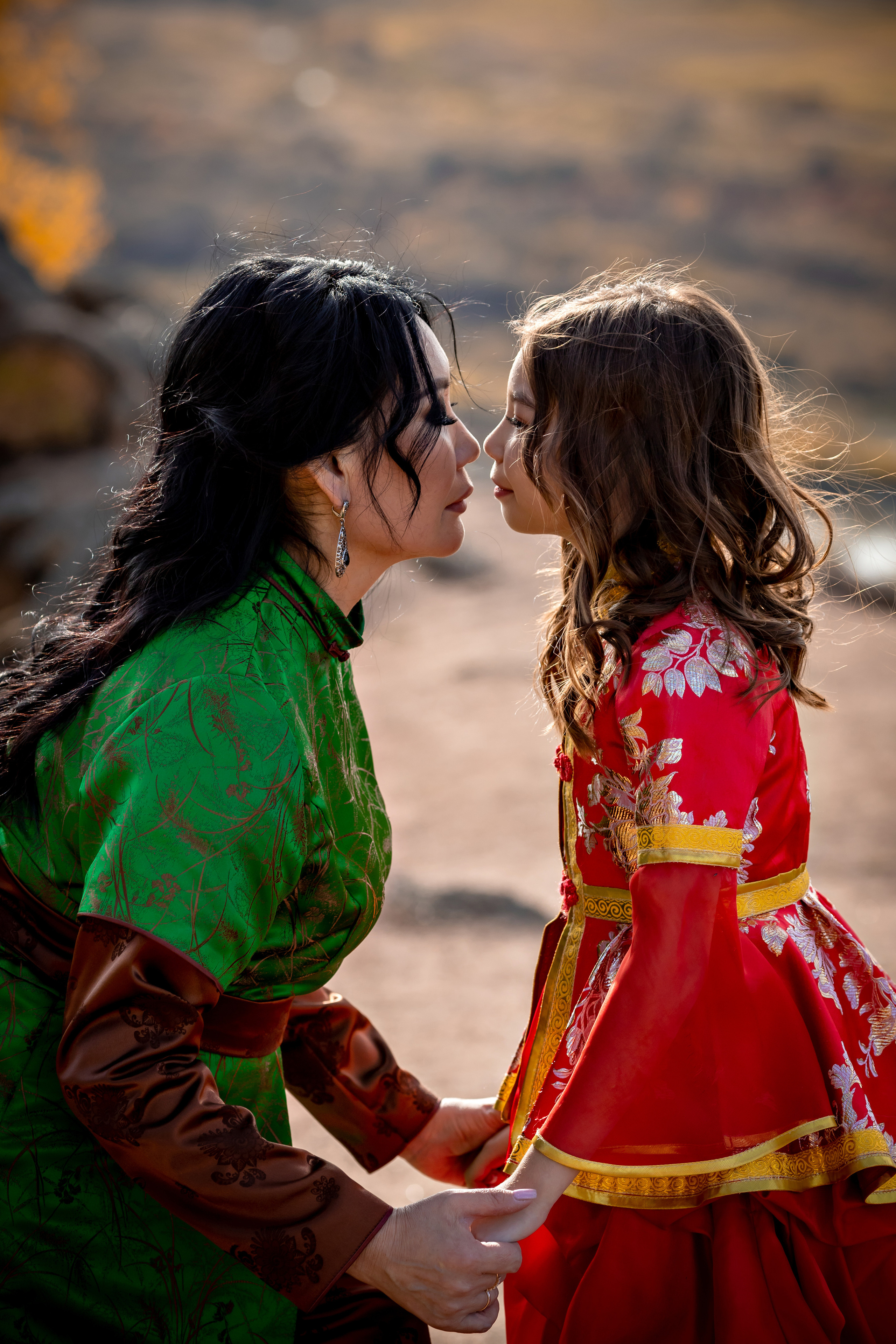 В национальных костюмах. Организую и проведу любые фотосессии в солнечной Бурятии, в Улан-Удэ!