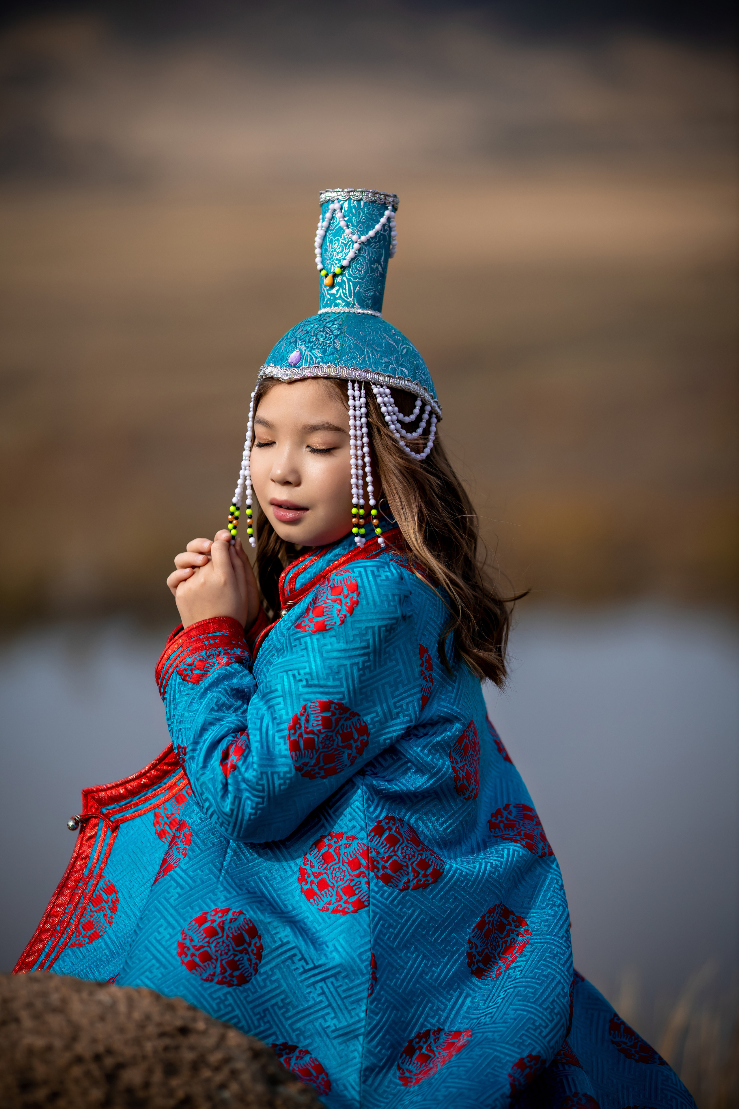 В национальных костюмах. Организую и проведу любые фотосессии в солнечной Бурятии, в Улан-Удэ!