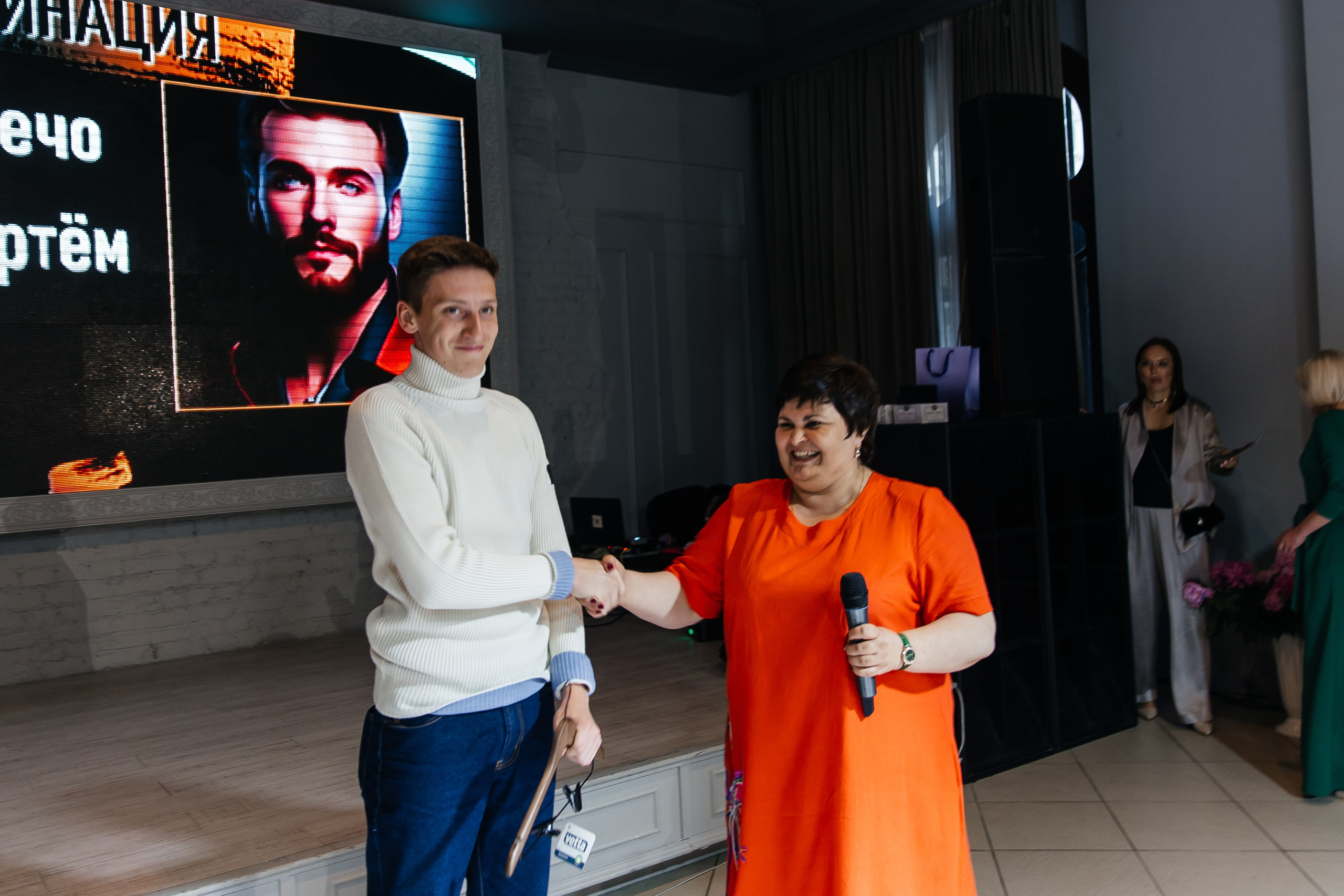 2023-06-23 Выпускной МБОУ СОШ № 10. Фотограф в Красноярске