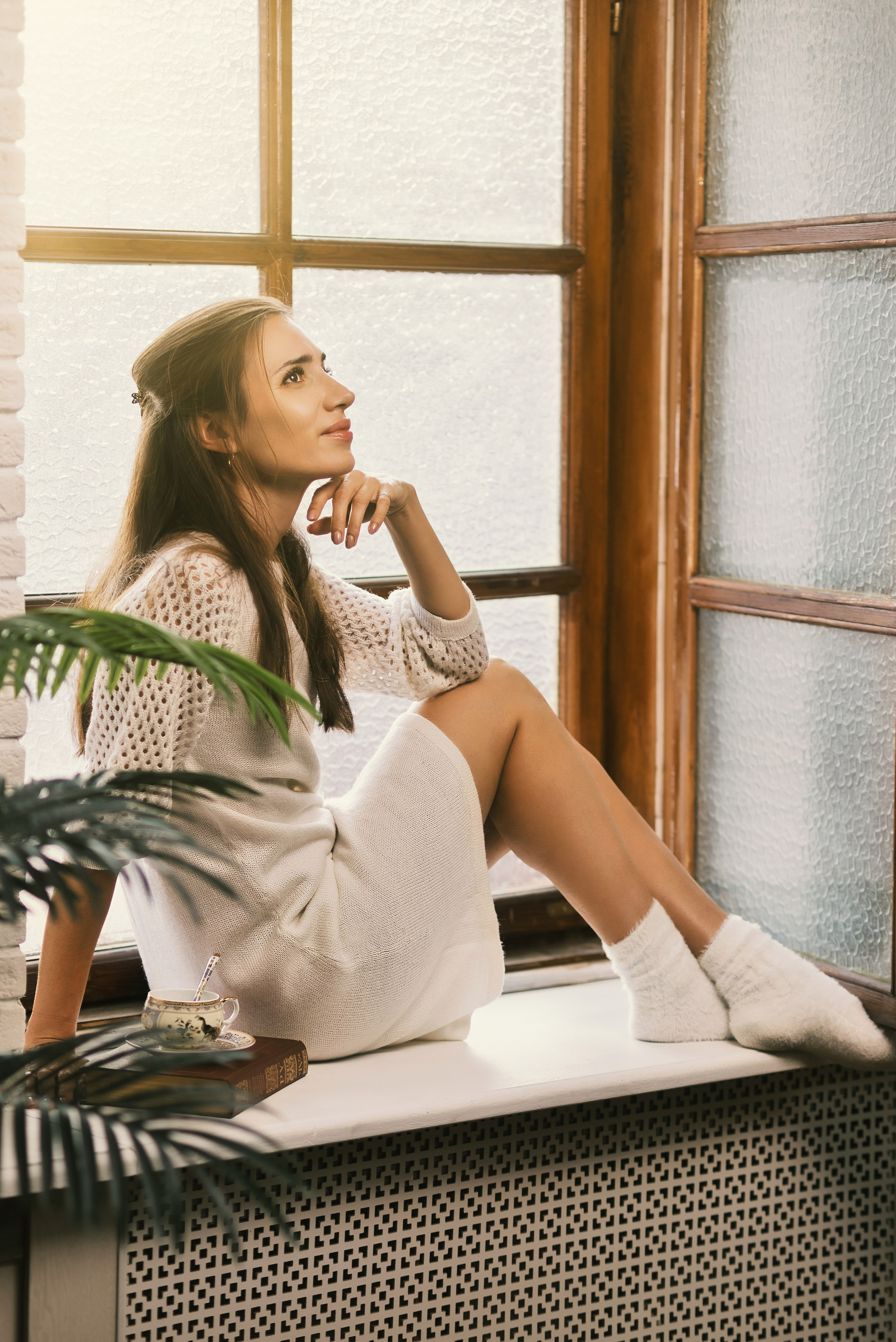 У окна. Фотограф Денис Кривопусков