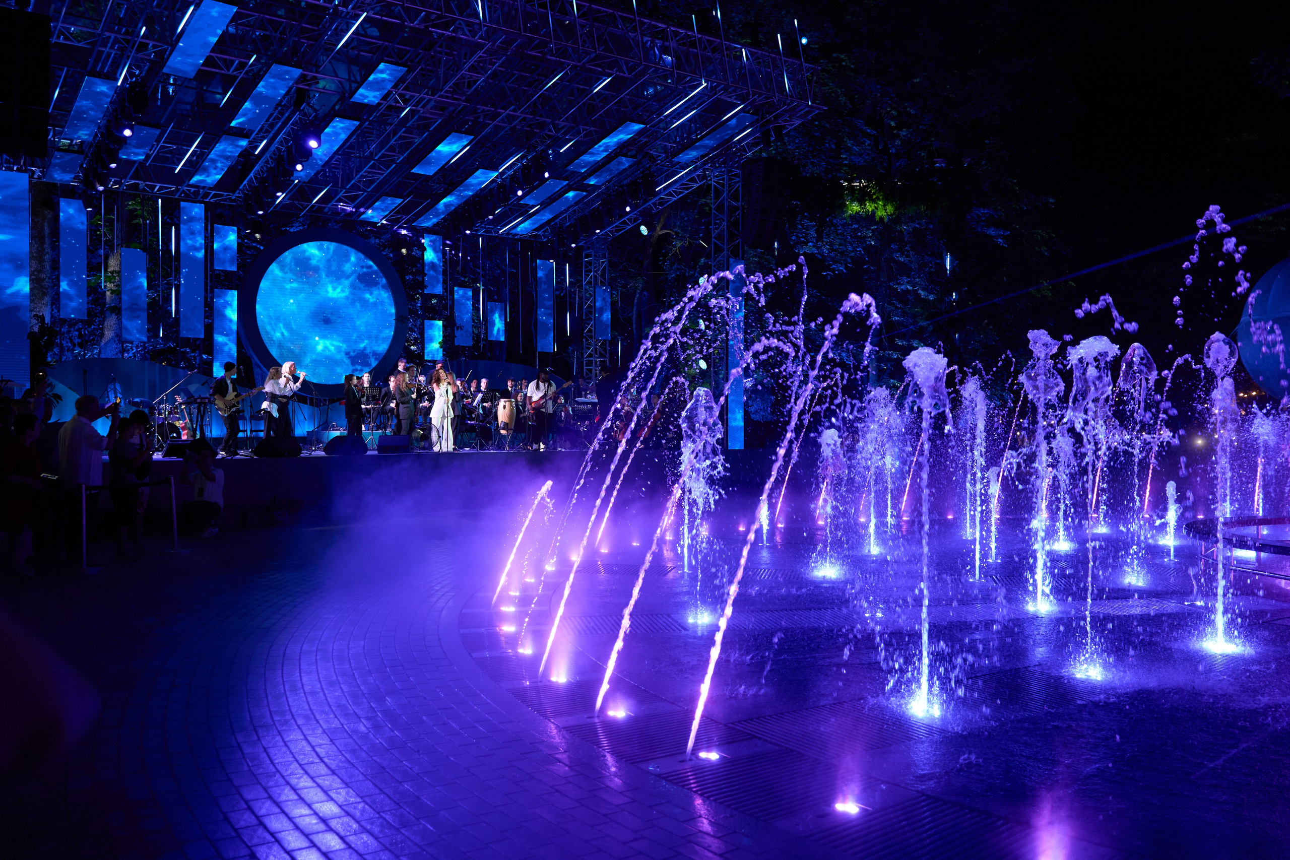 Сбербанк открытие фонтана. Услуги фотографа в Смоленске. Фотограф на свадьбу