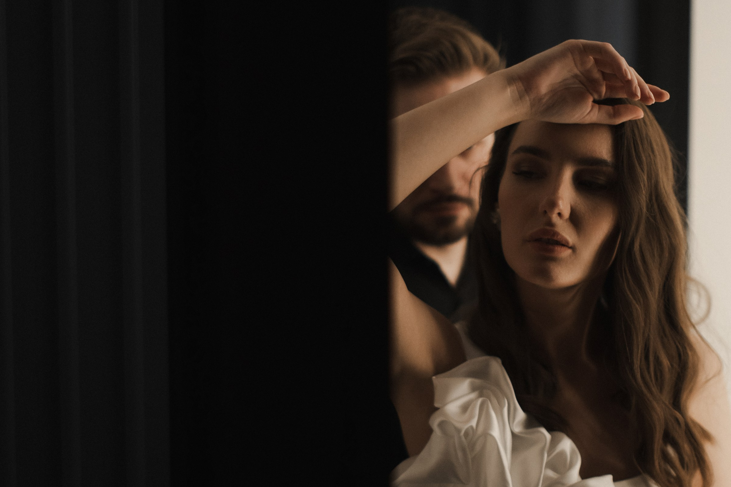 Собираемся на свадьбу вместе с фотосессией для двоих на утренние сборы. Свадебный, репортажный и портретный фотограф Сочи, Краснодар. Александра Зайцева