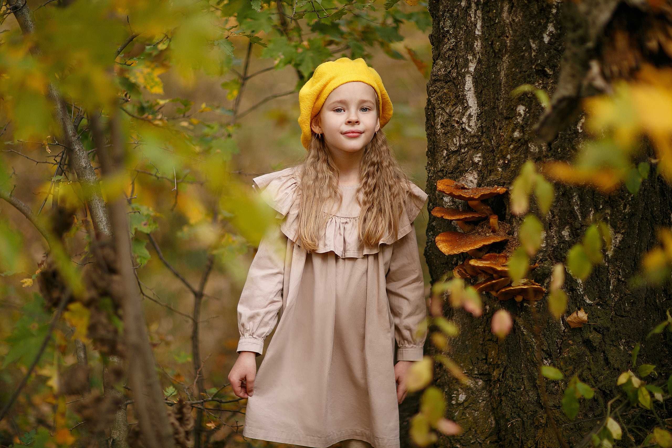 Красивая детская осенняя фотосессия с желтым зонтиком. Семейный и детский фотограф в Саратове Алексей Морковин