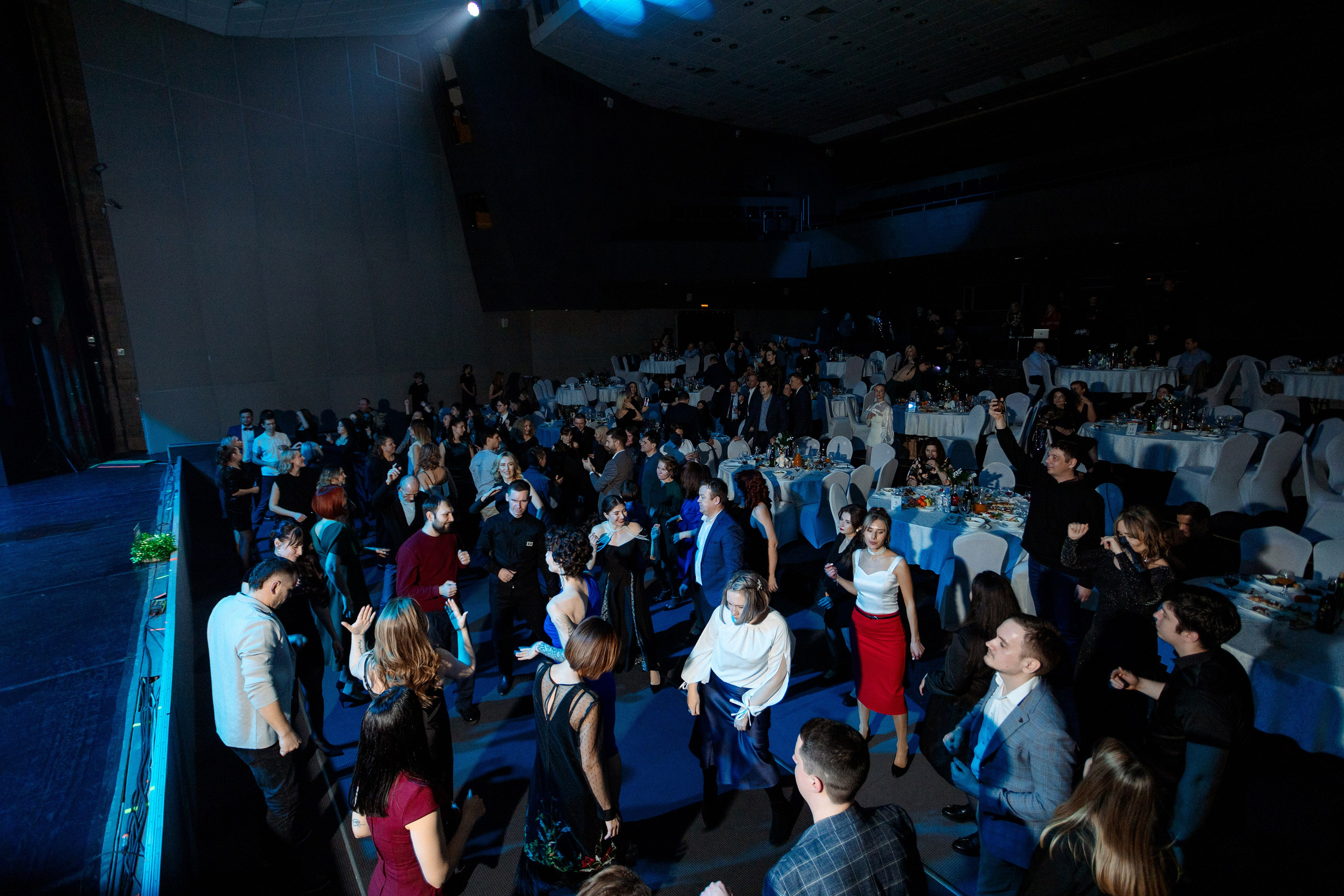 РЕПОРТАЖ: НОВЫЙ ГОД В ДК МЕТАЛЛУРГ. Профессиональный фотограф в Ижевске Леша Петров